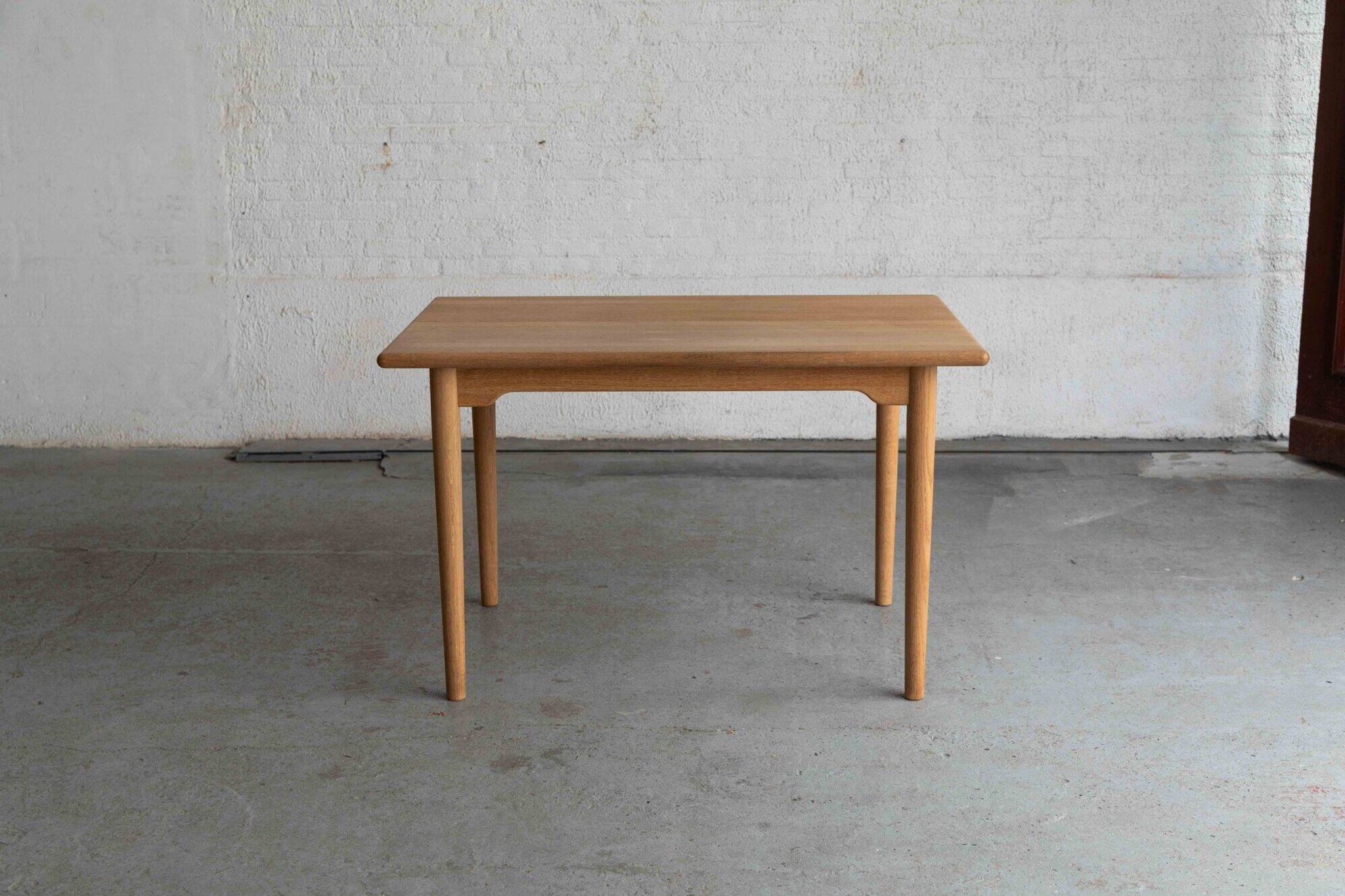 Dining table by Brødrene Andersen Mobelsnedkeri