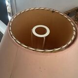 Pink shell-shaped lamp