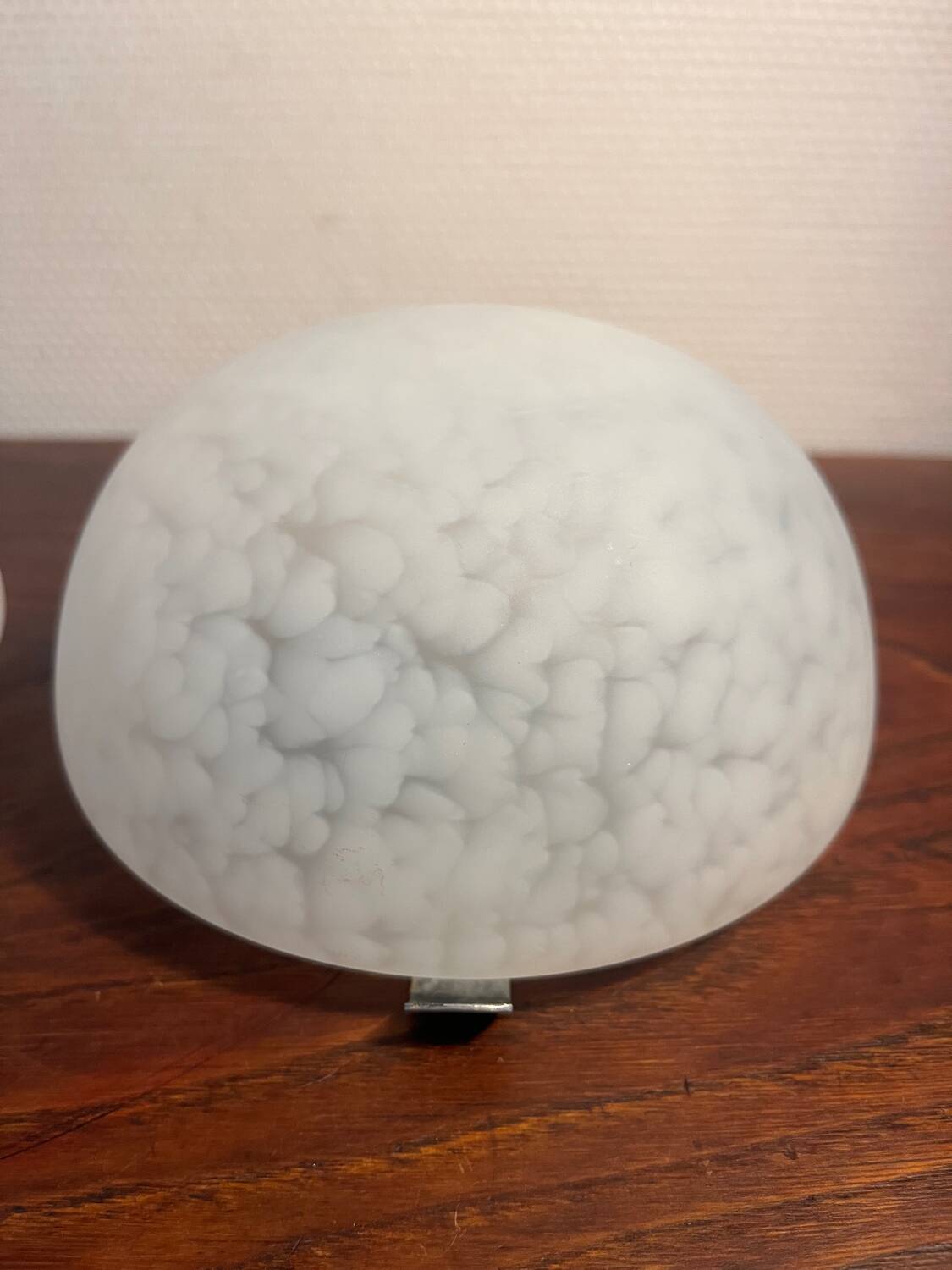 Paire applique plafonnier demi boule en verre de Clichy