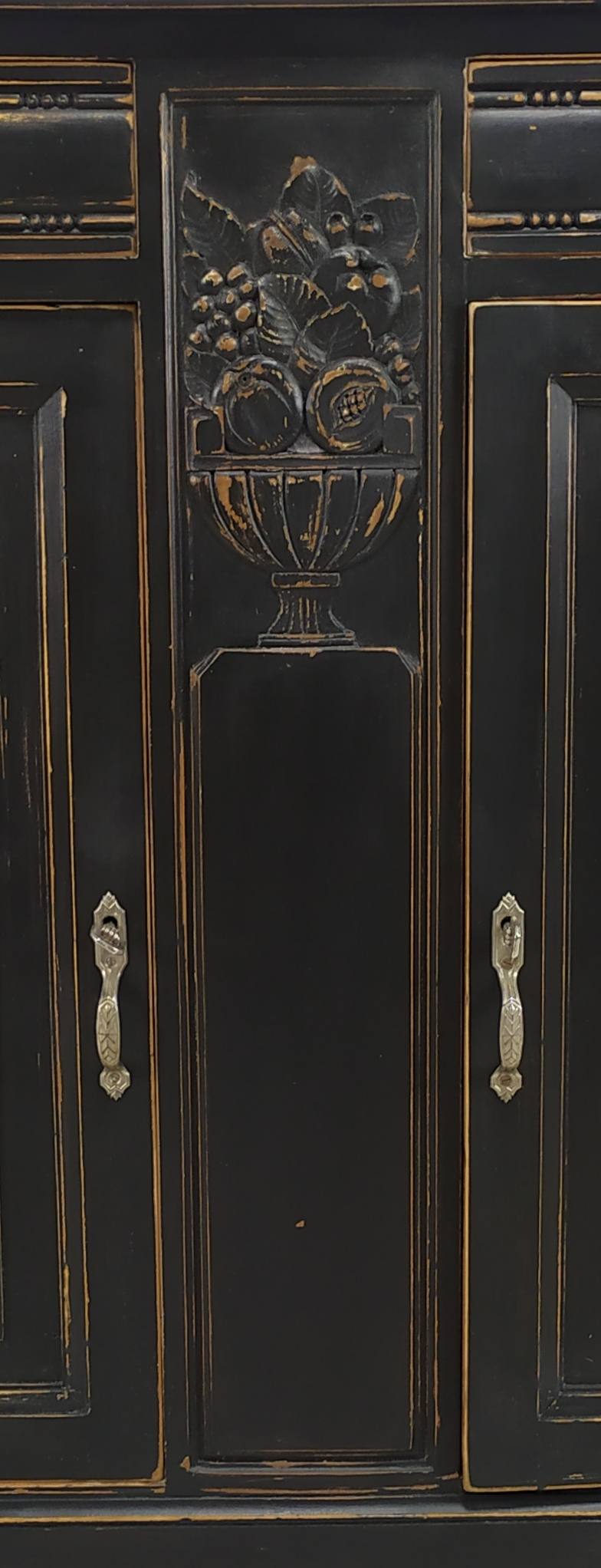 Buffet 1920 patinated black