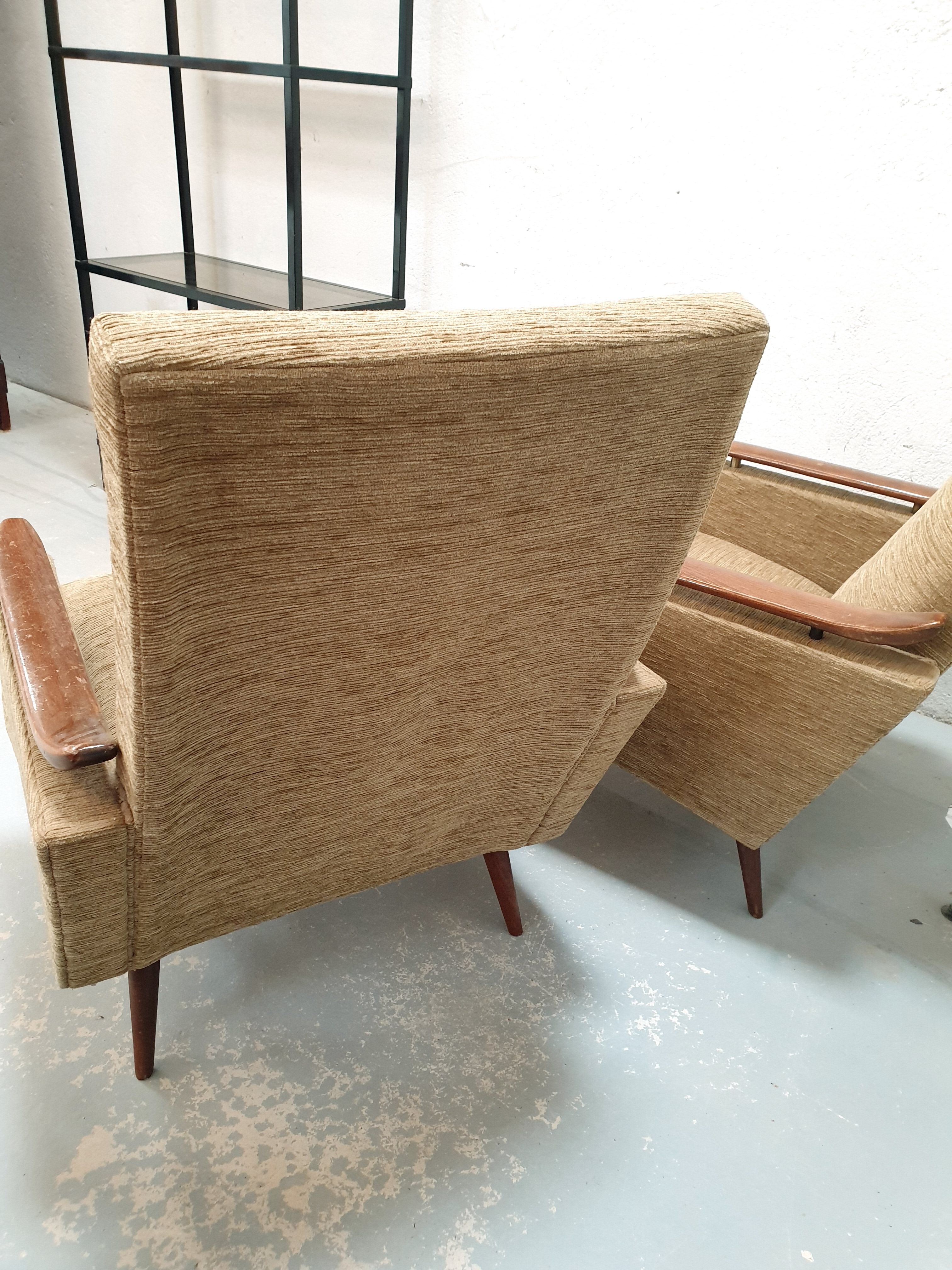 Paire de fauteuils scandinaves accoudoirs rehaussés années 50/60 vintage