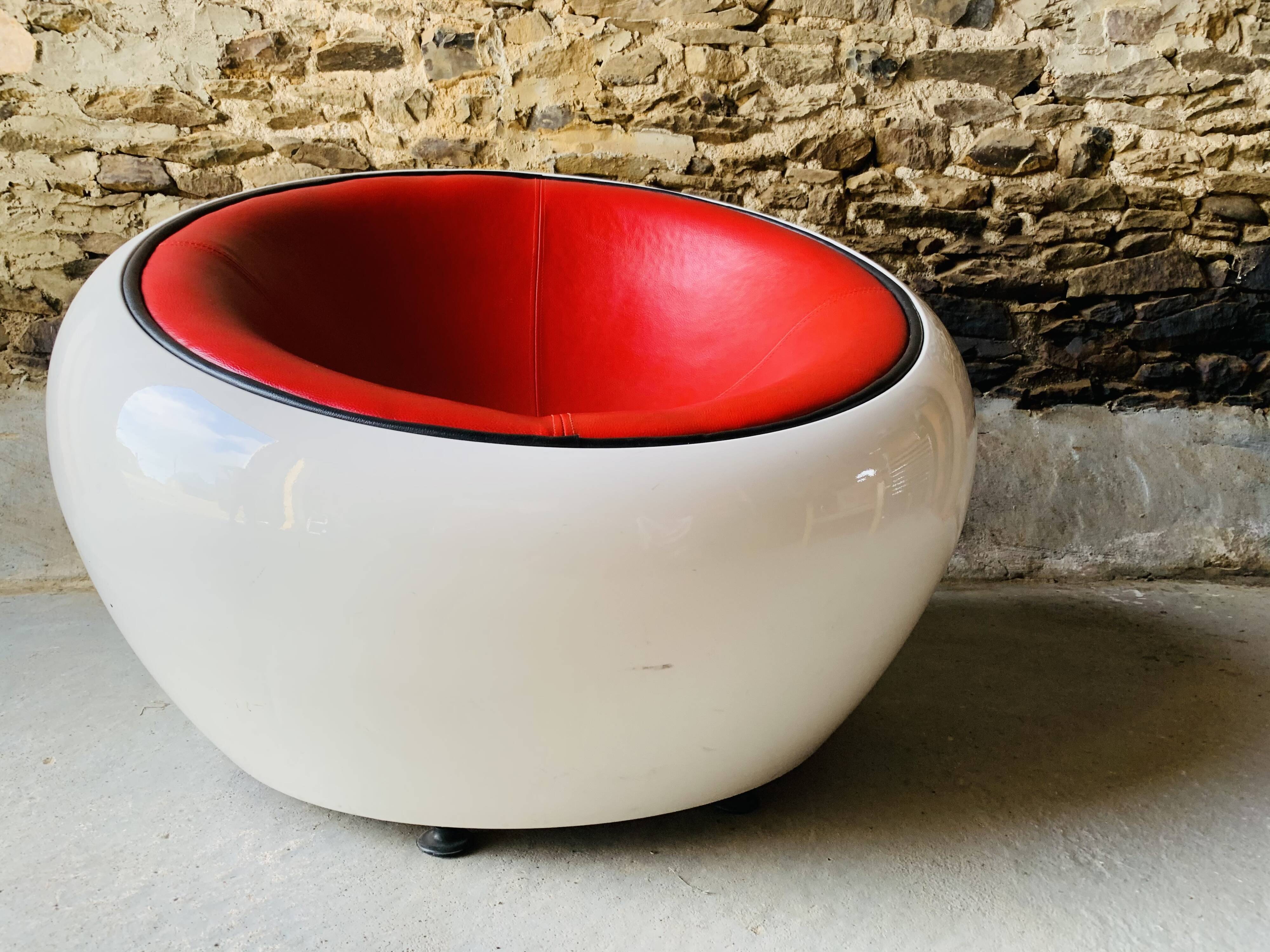 Armchair eye pod ball