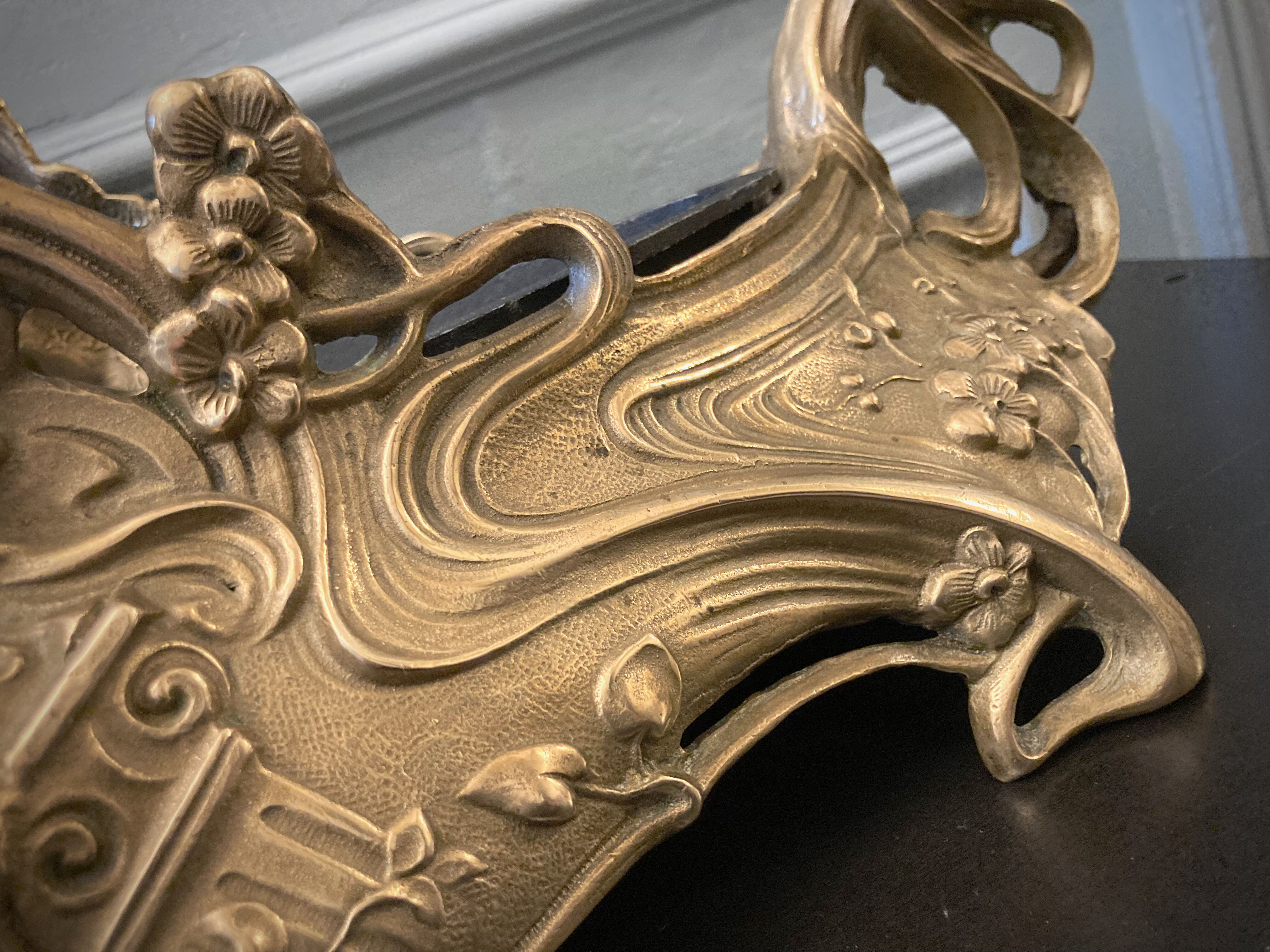 Large planter in gilded bronze Art nouvelles