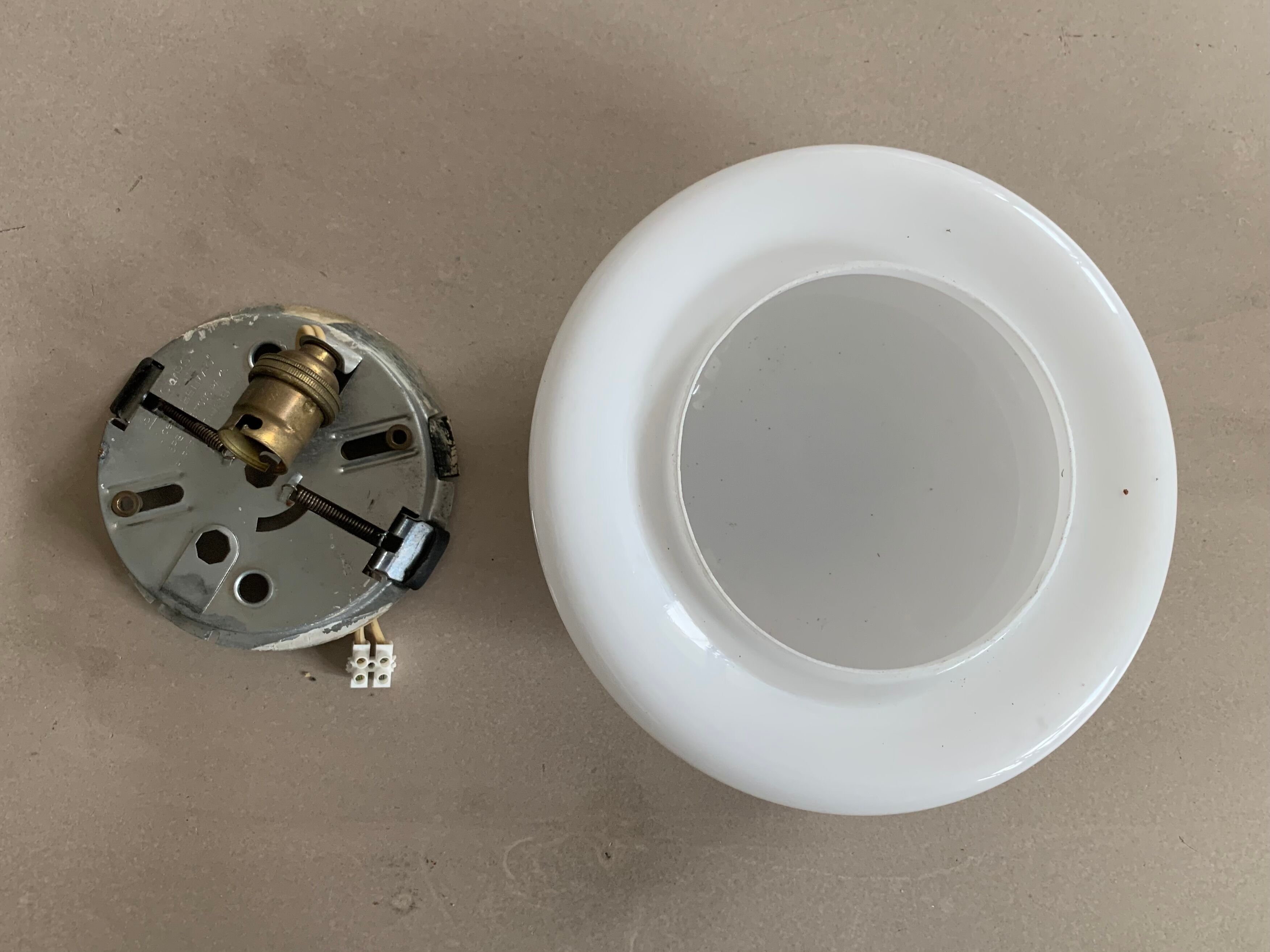 Wall lamp or ceiling lamp vintage opaline
