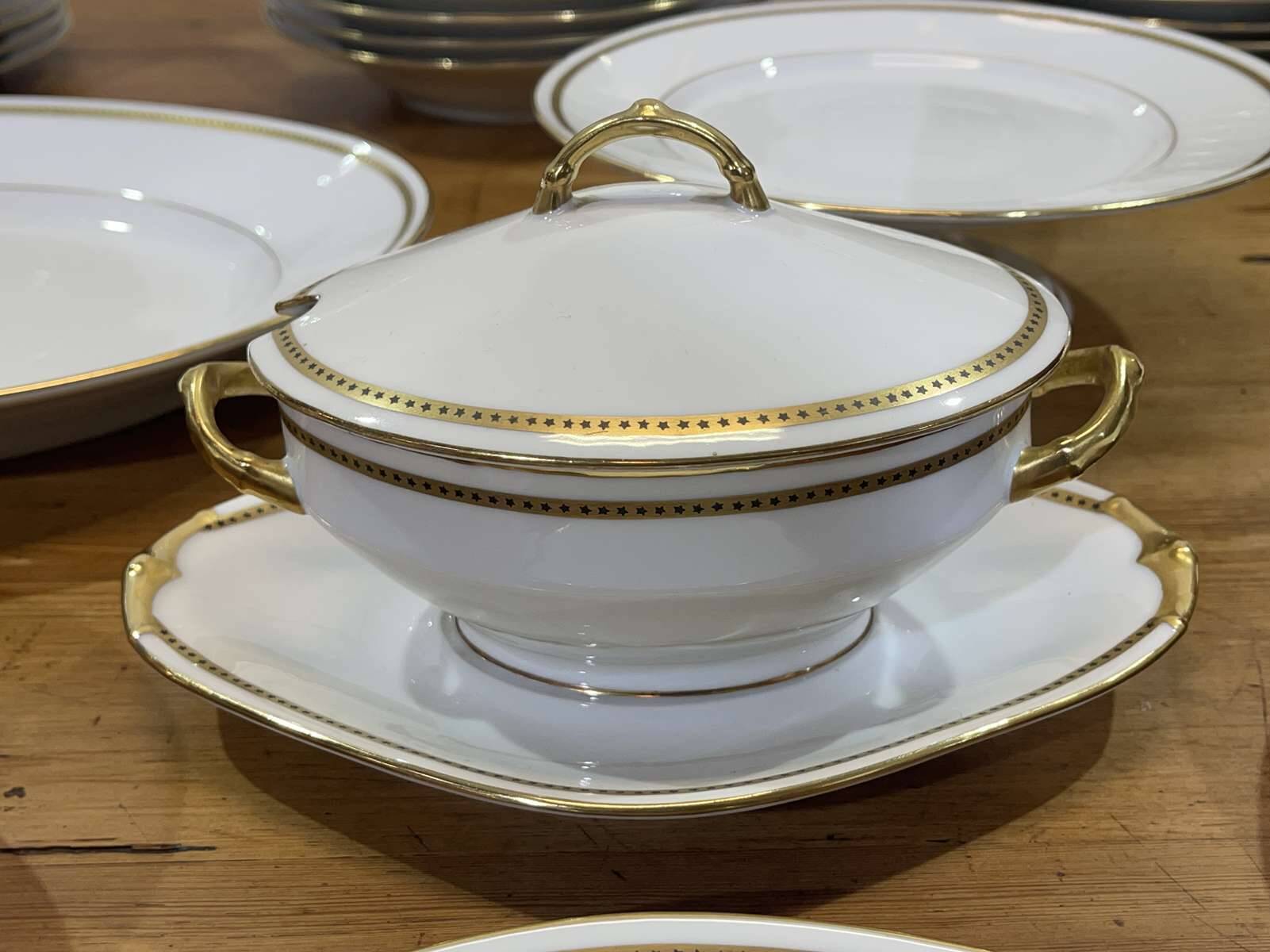 Service en porcelaine de Limoges - 107 pièces - années 1960