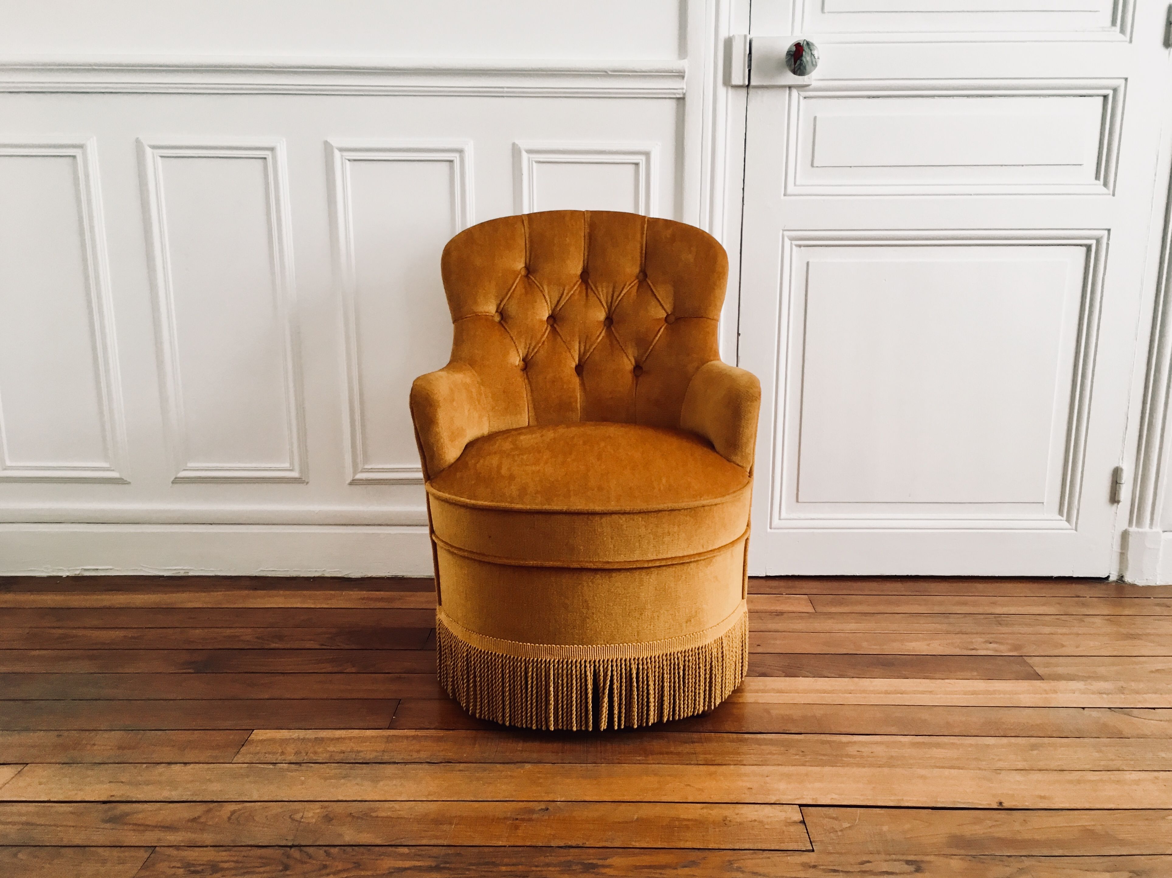 Toad velvet armchair