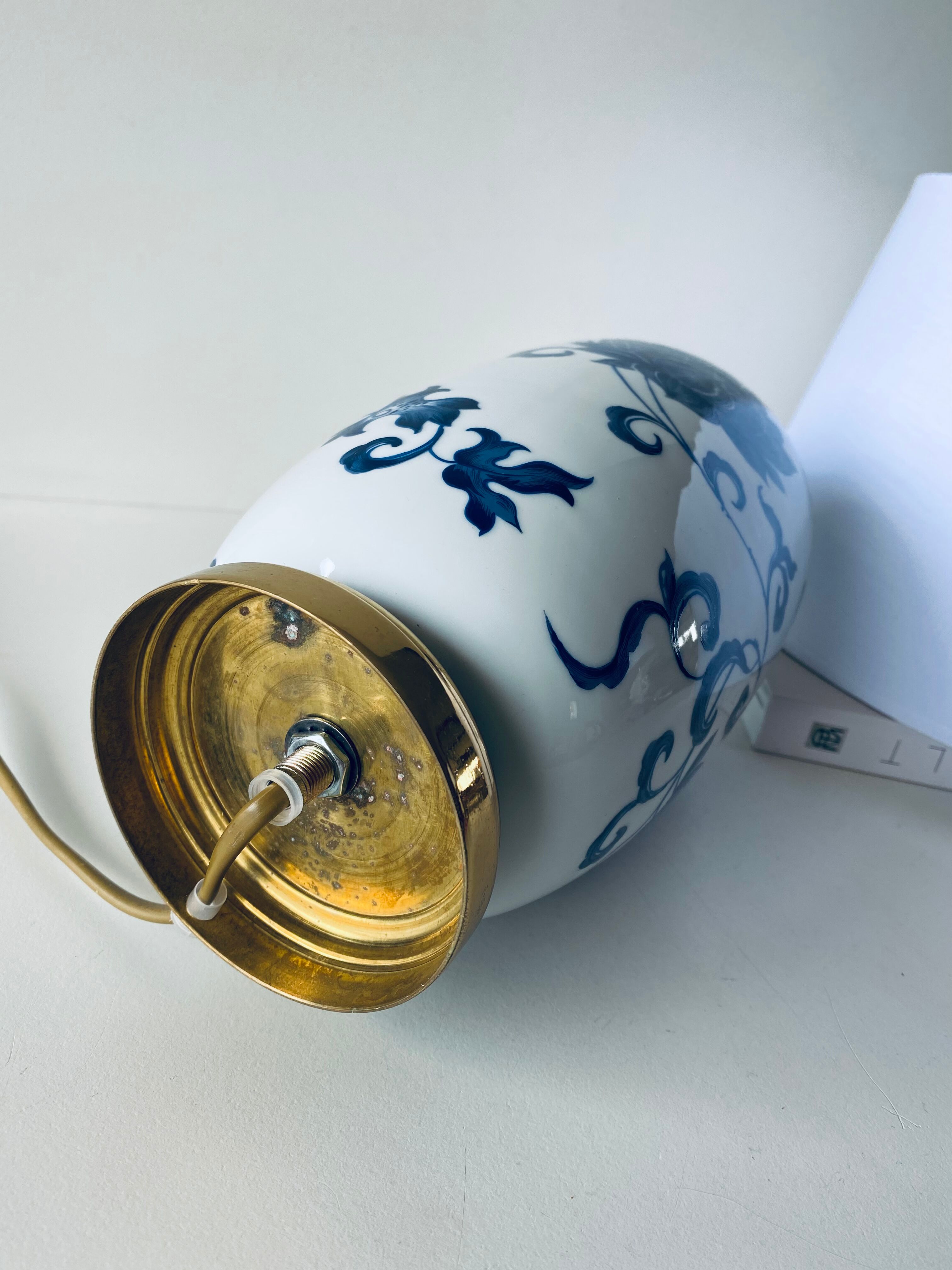 Paris porcelain lamp