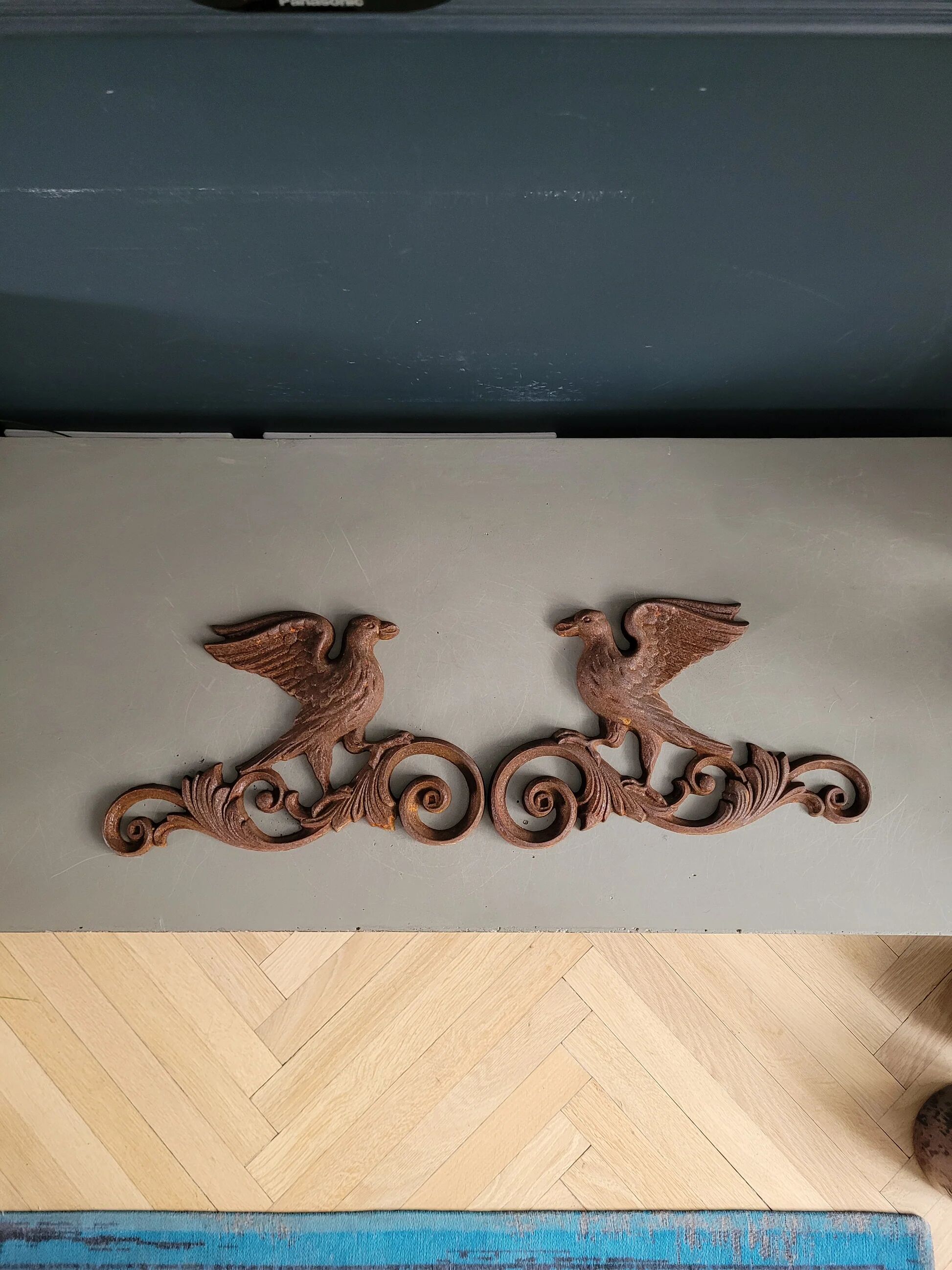 Plaques décoratives oiseaux en fonte