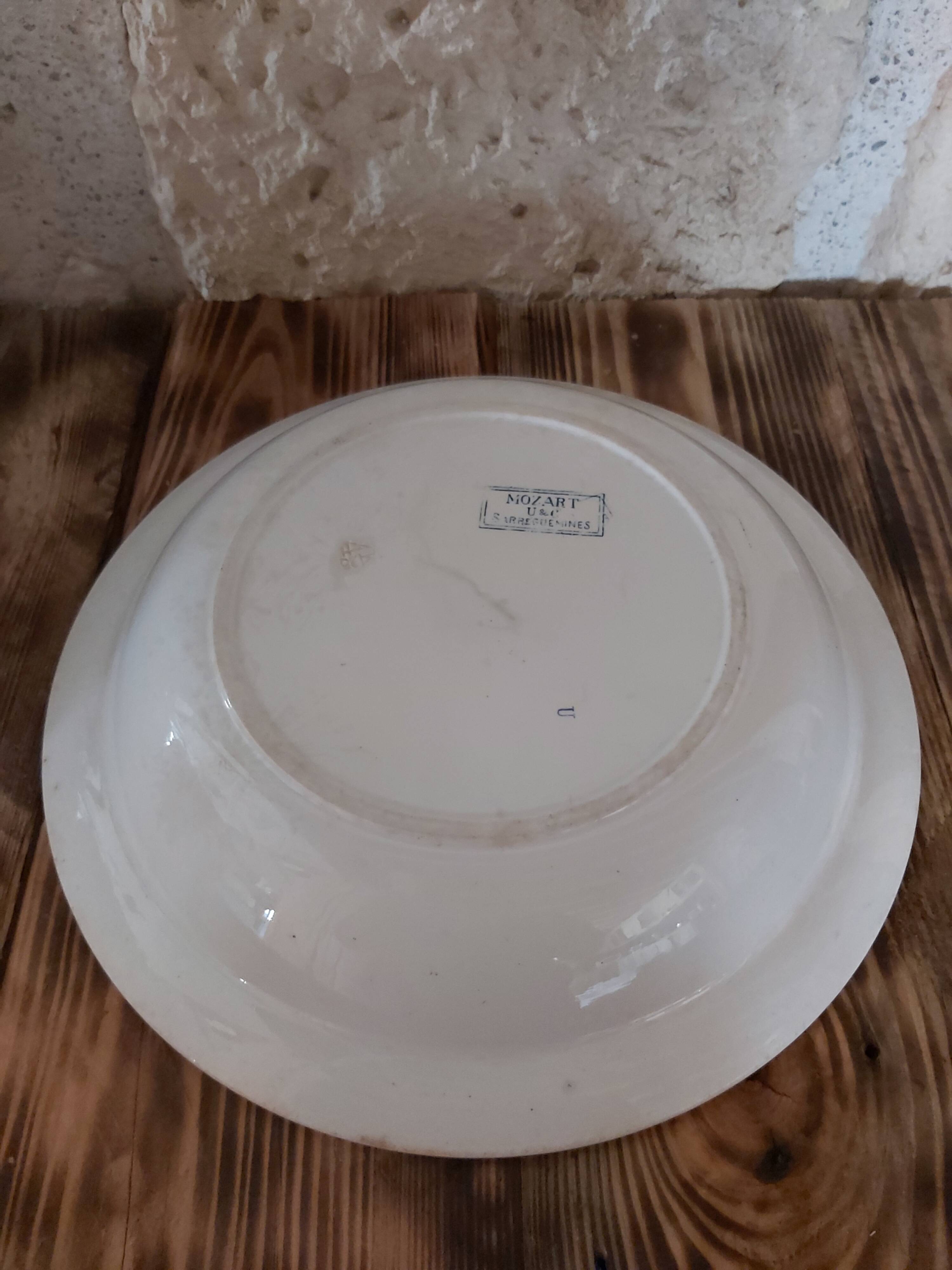 Hollow round dish Sarreguemines