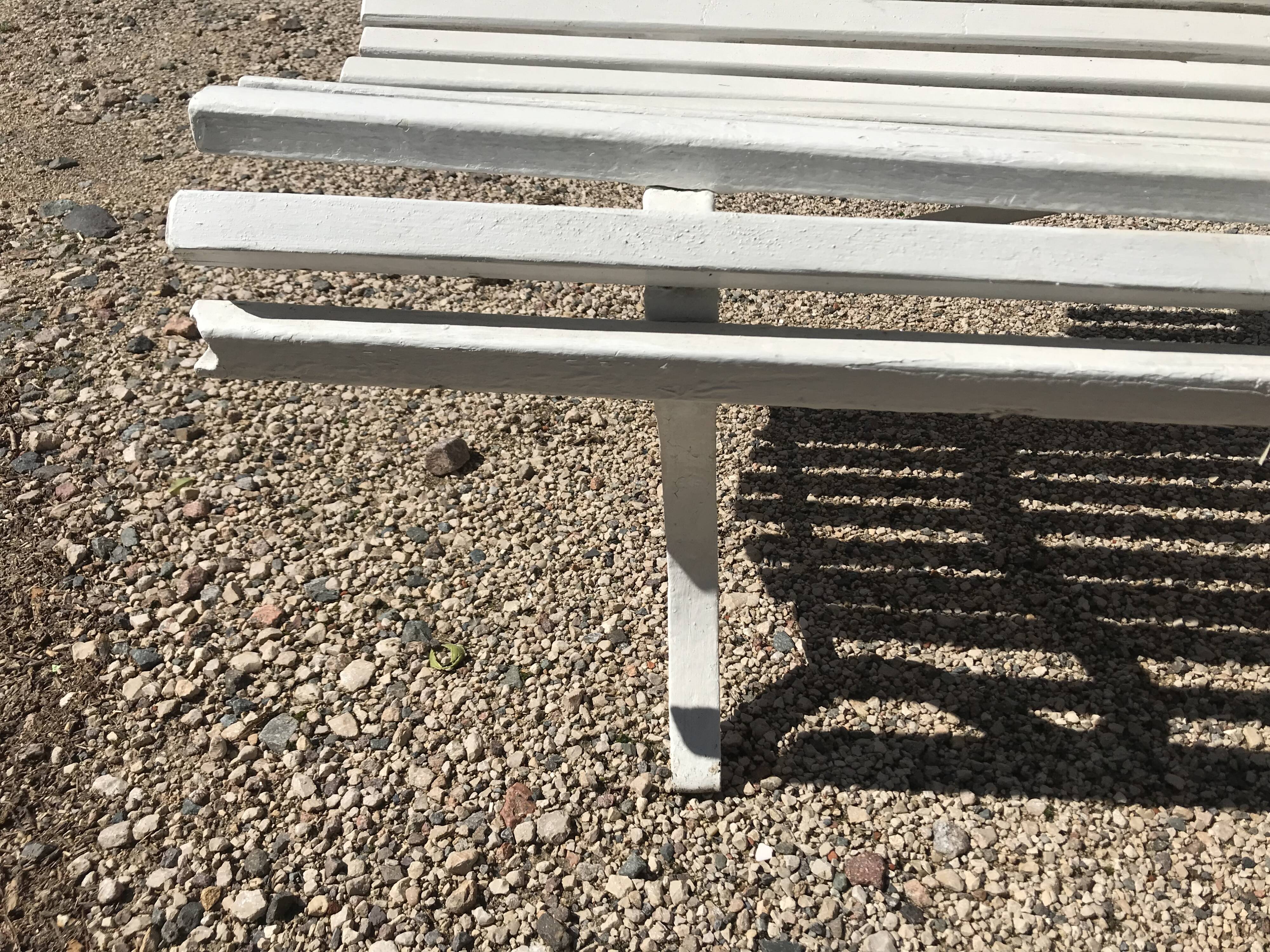 Banc de jardin blanc