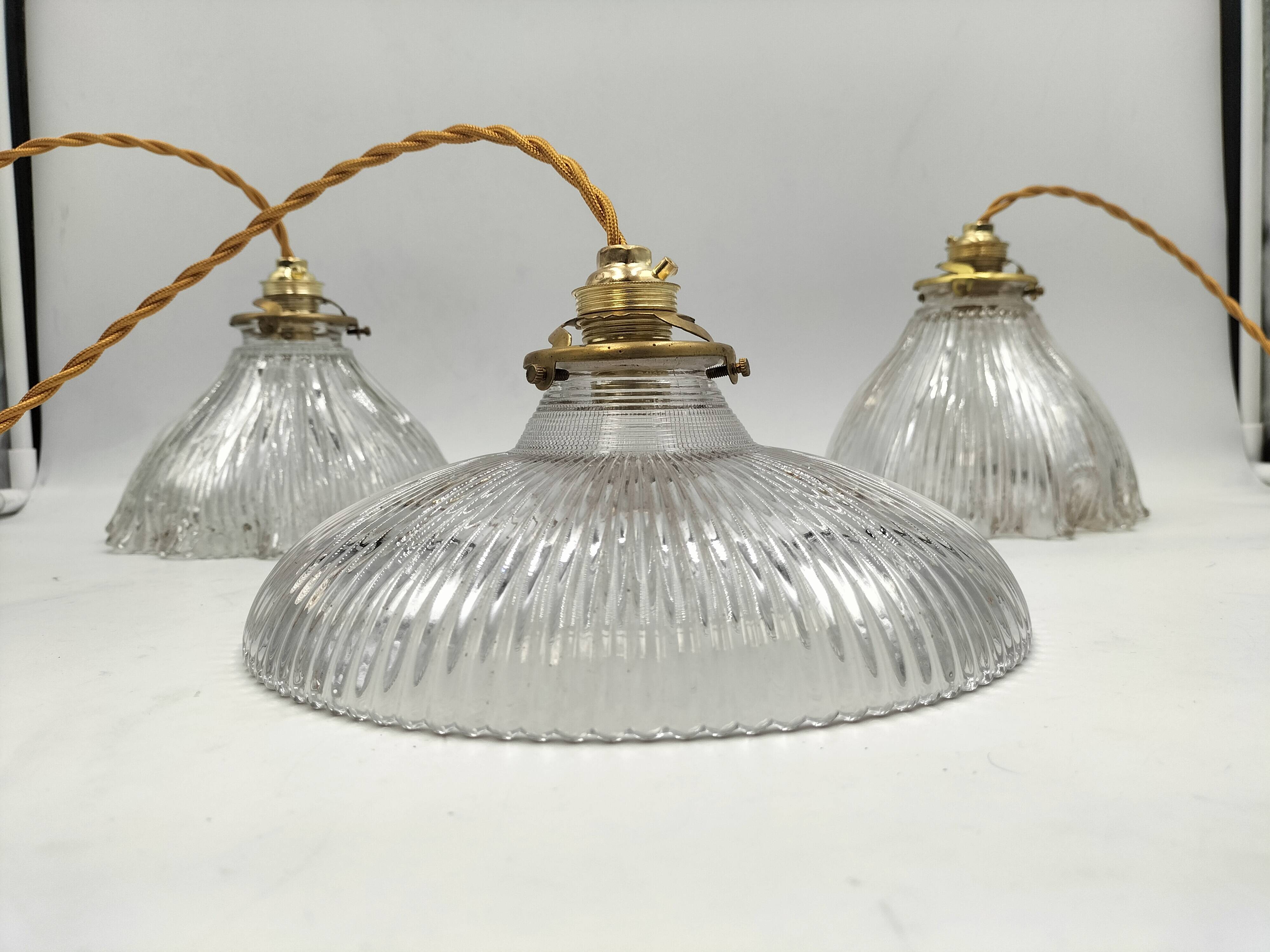 3 holophane suspensions