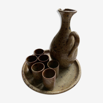 Service in pyrity sandstone signed Baudat, composed of 6 cups, a circular tray and a decanter.