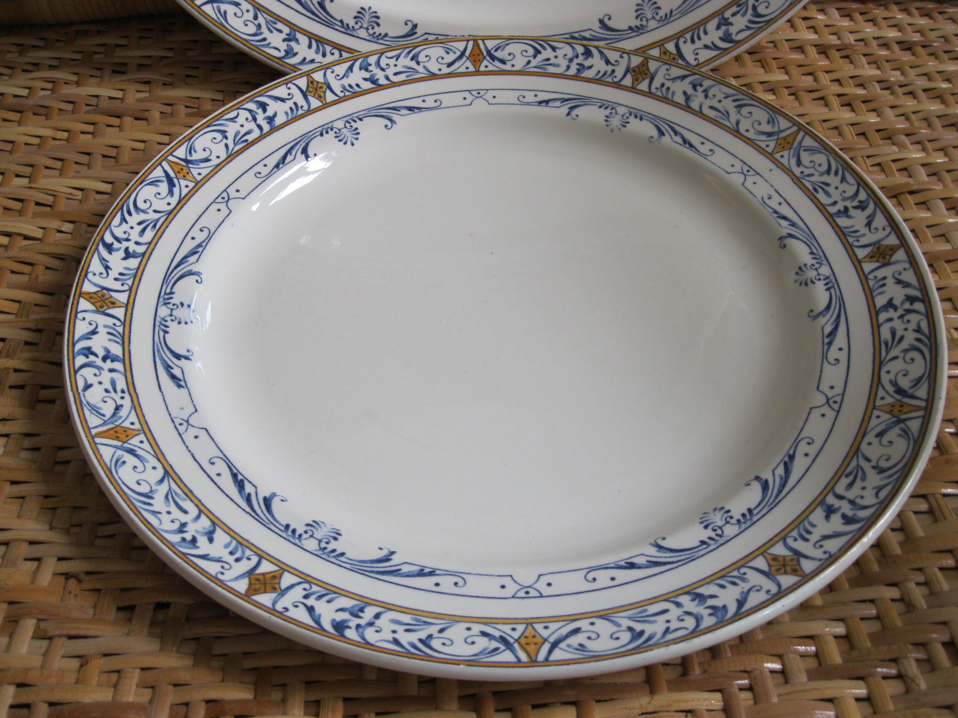 Round dish Creil and Montereau