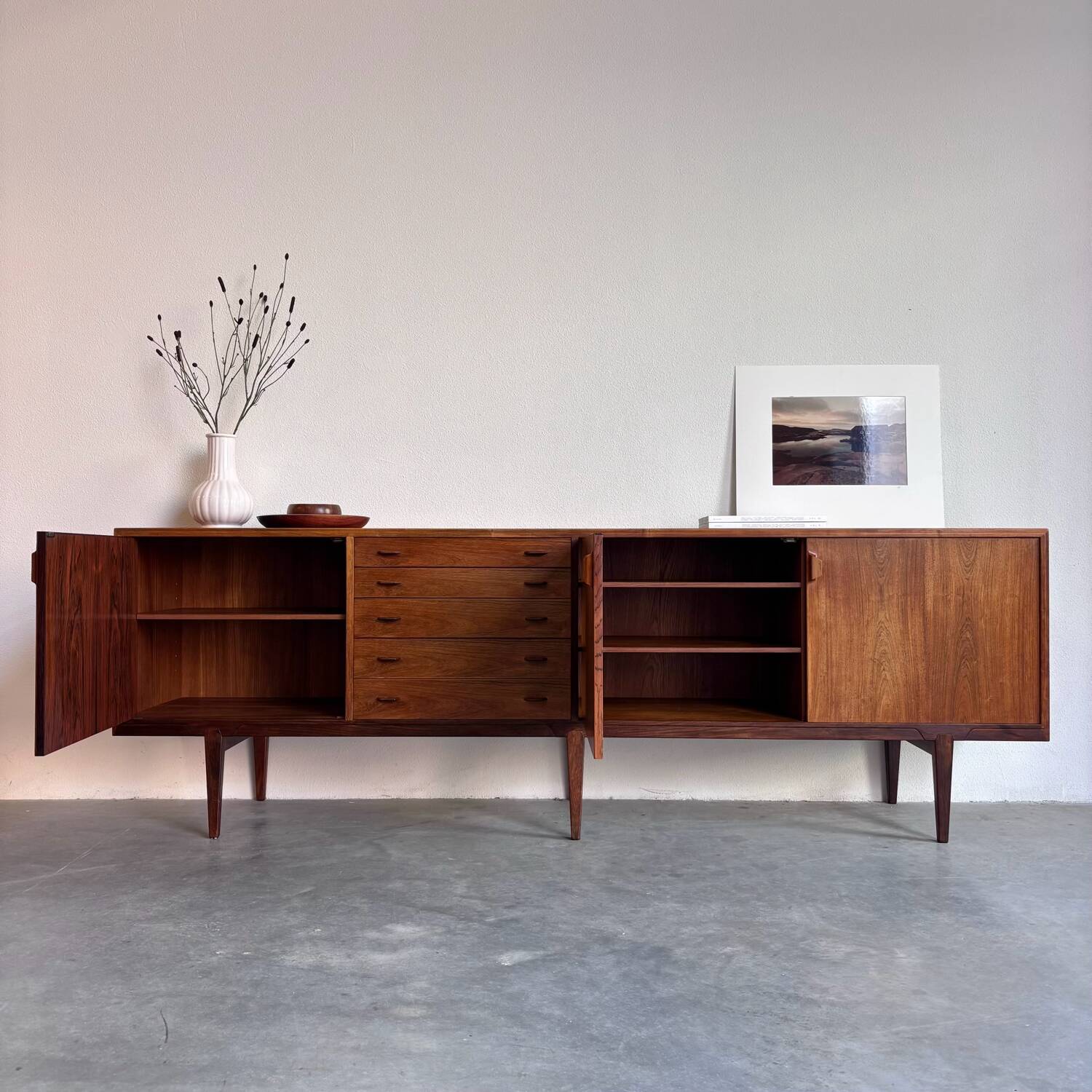 Buffet Henry Rosengren Hansen en palissandre, milieu du siècle