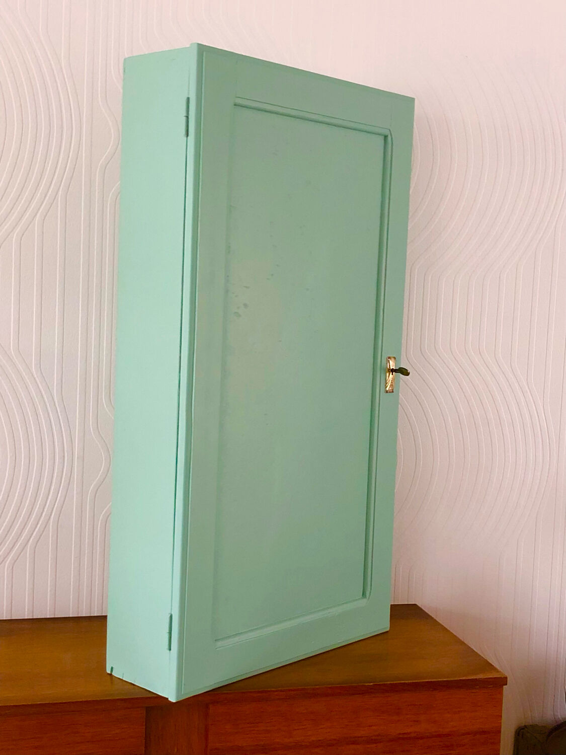 Ancienne armoire à pharmacie restaurée a accrocher