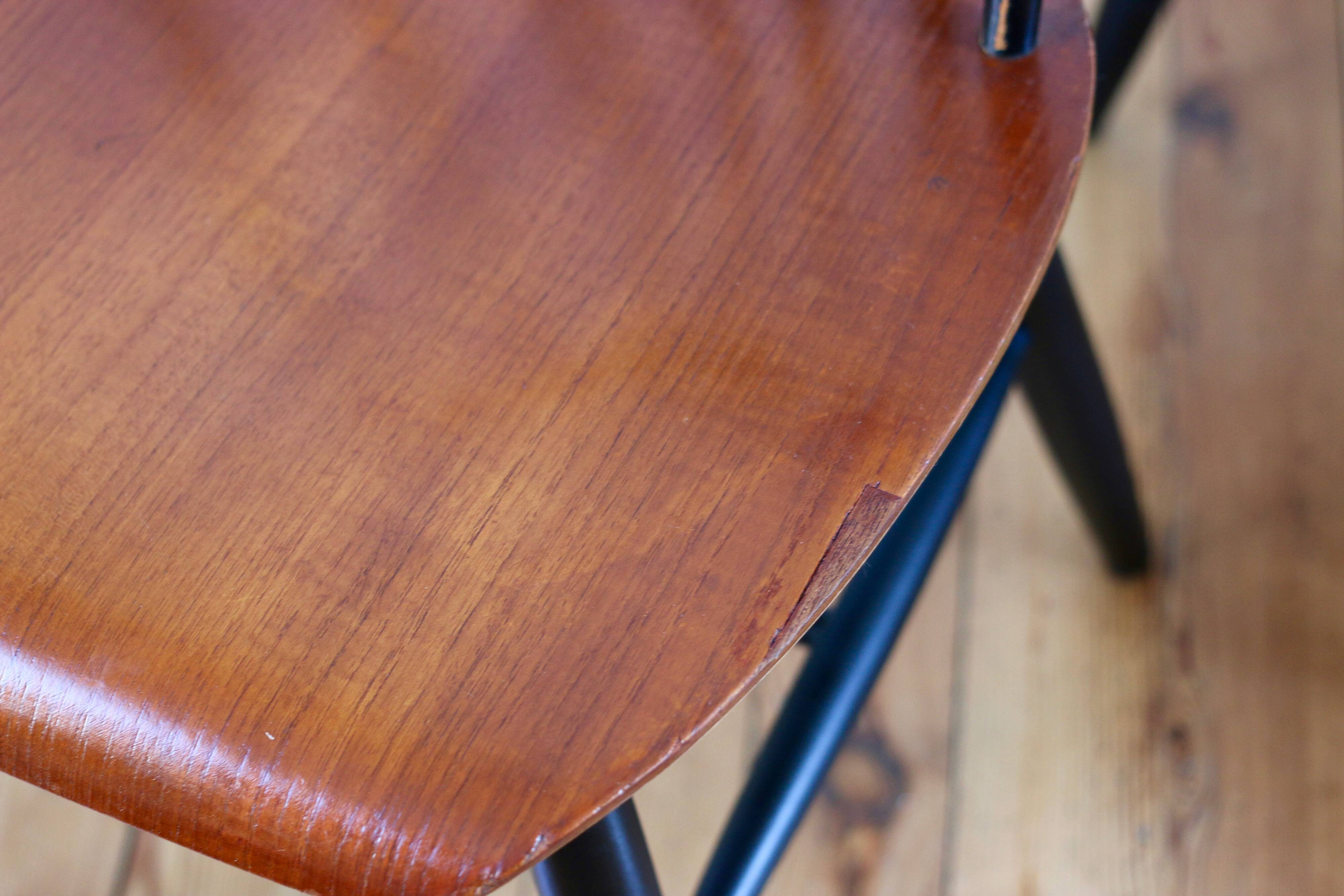 Série de 4 chaises scandinaves Fanett Tapiovaara