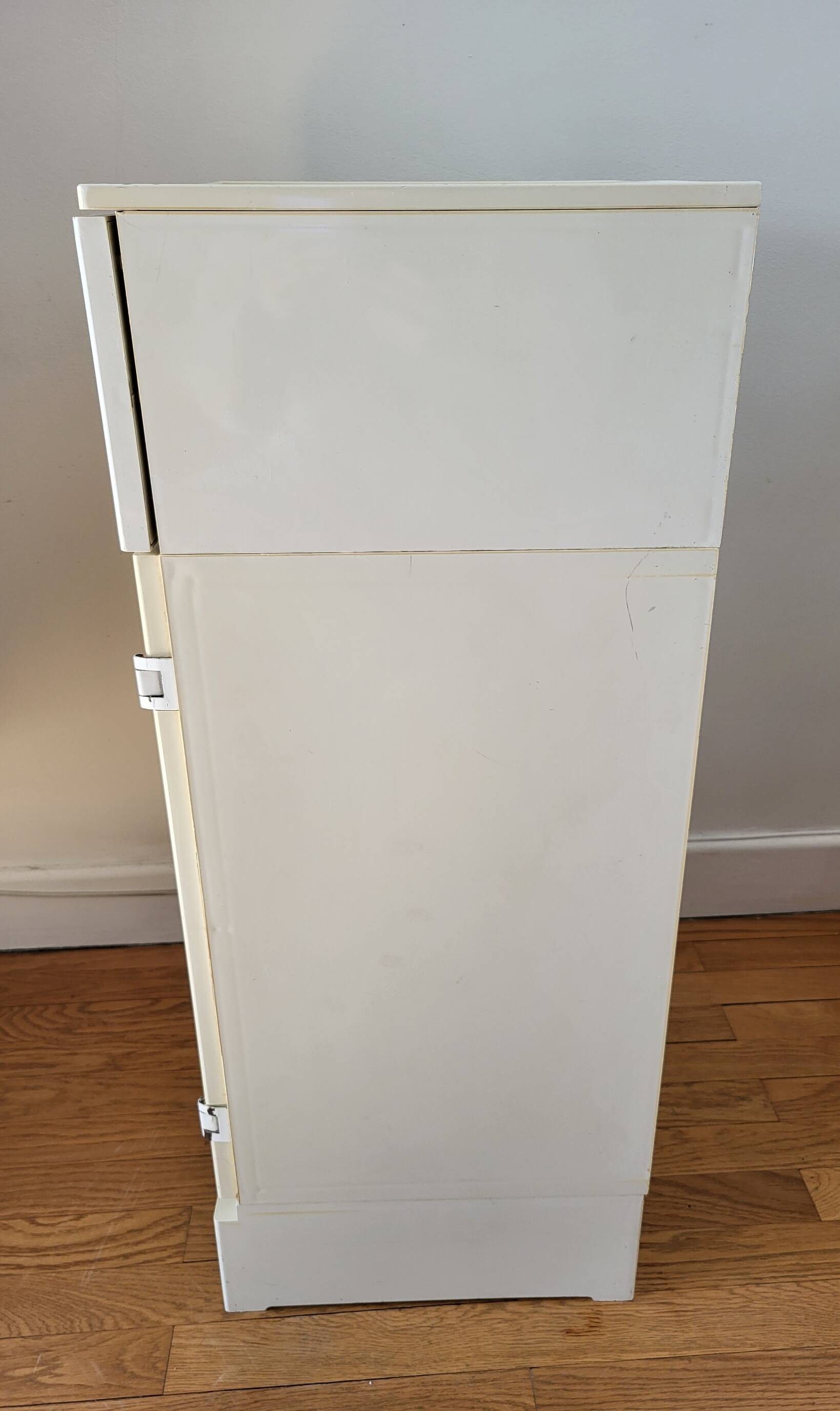 Flair plastic bedside table 1960s Vintage