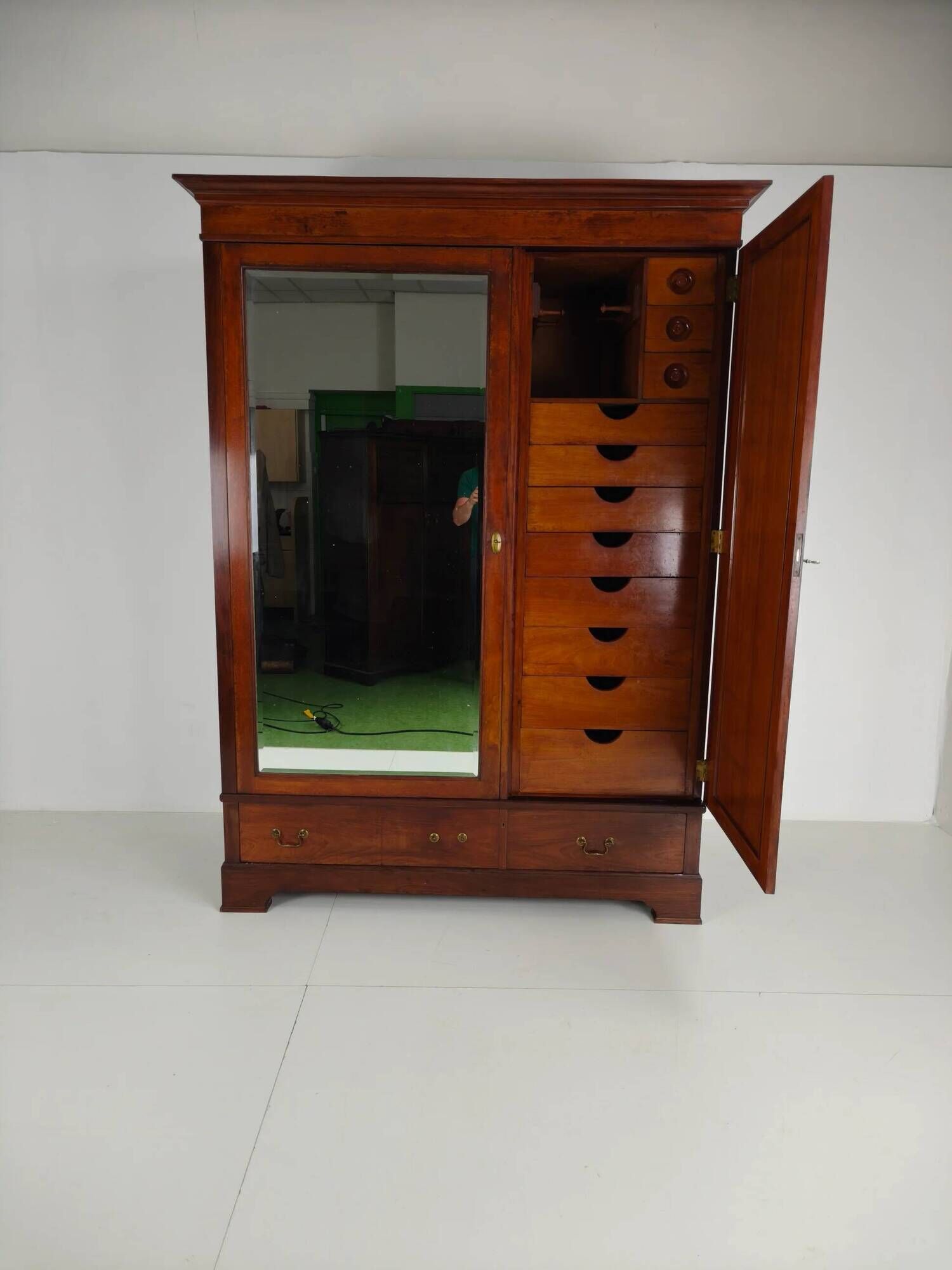 High-quality late 19th-century mahogany wardrobe by H. Pander & Zonen