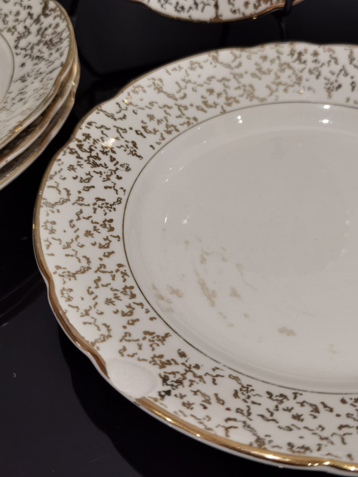 White and golden dessert plates Villeroy and Boch