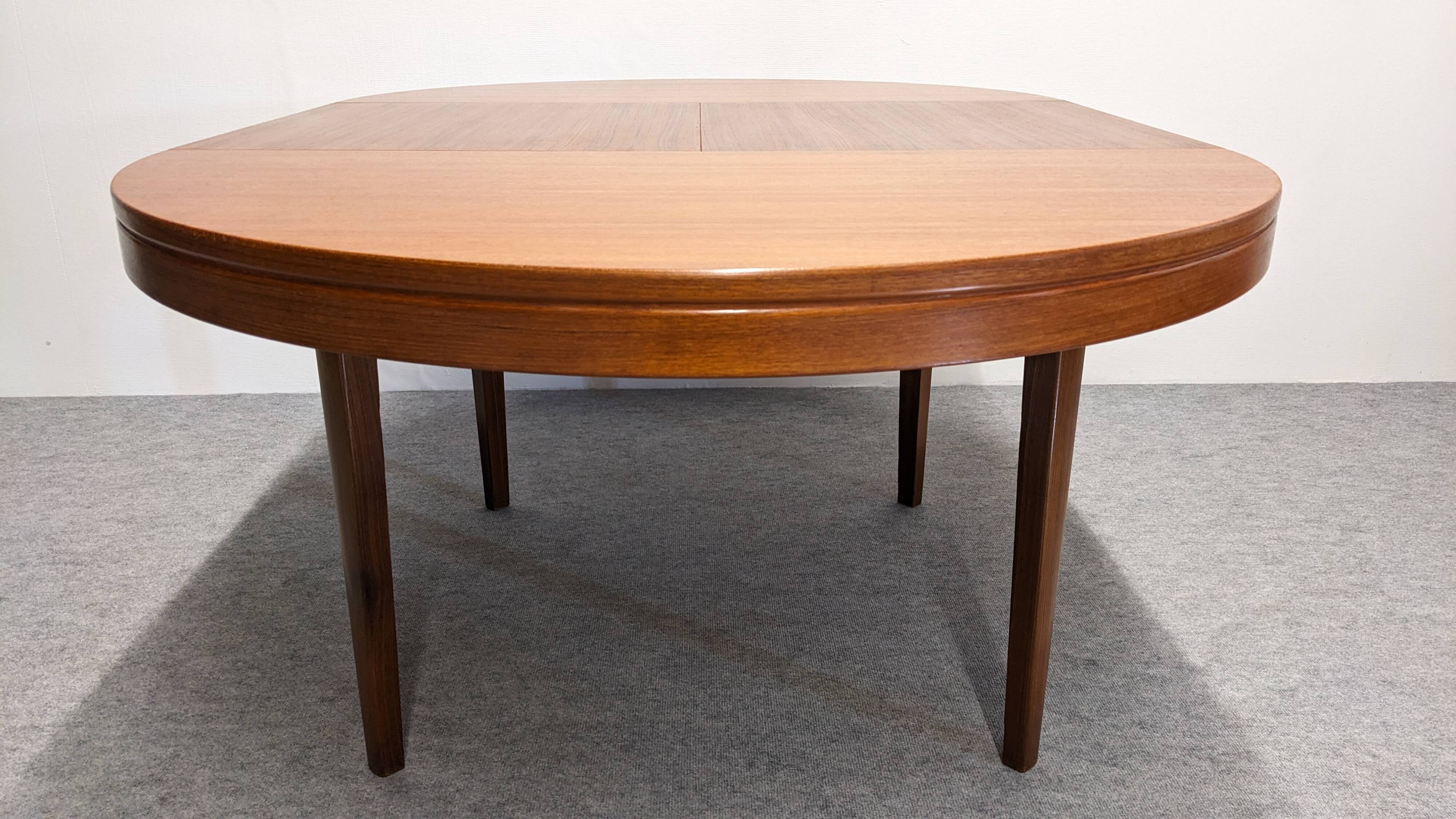 Table ronde extensible scandinave en teck années 60/70