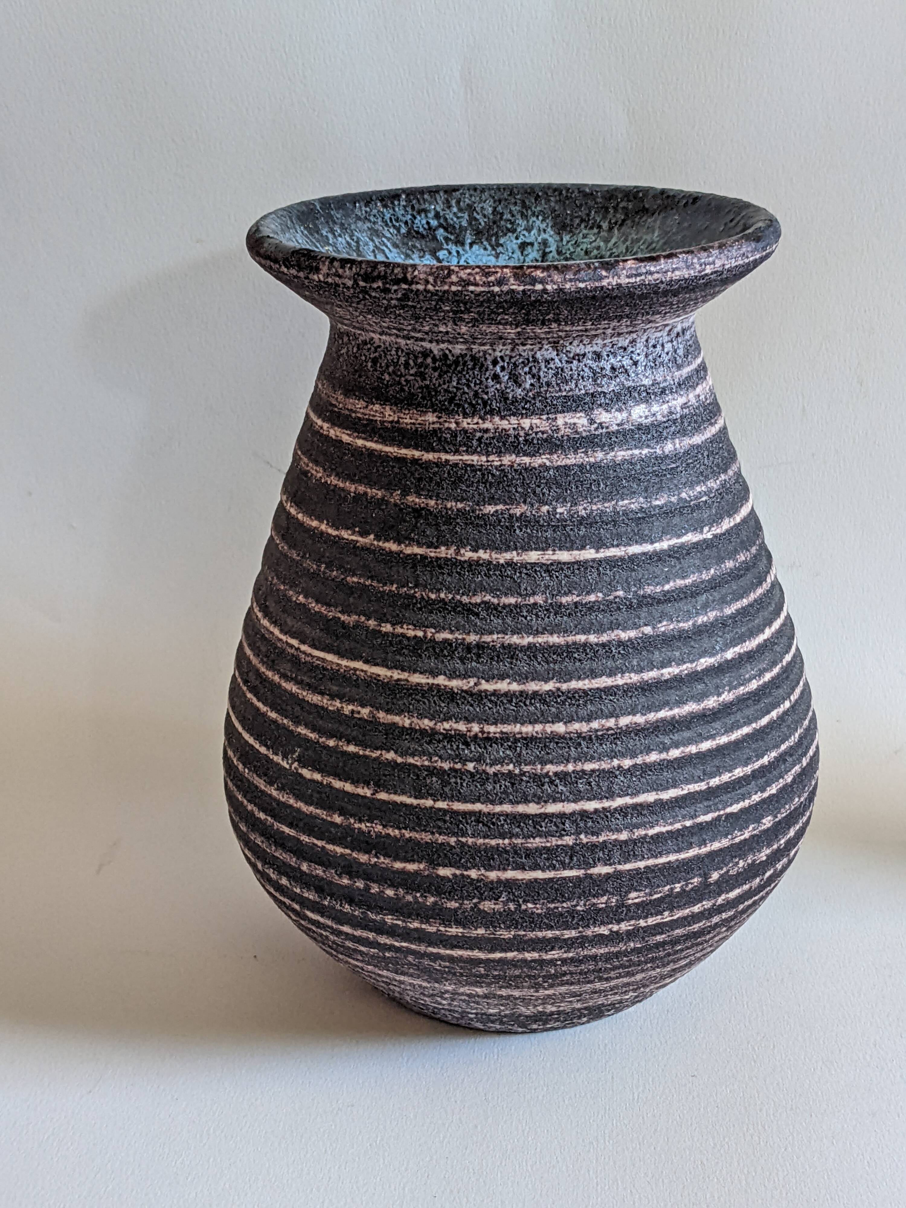 Accolay ceramic vase
