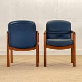 Ensemble de huit chaises de salle à manger à accoudoirs en noyer par Gordon Russell, années 1960