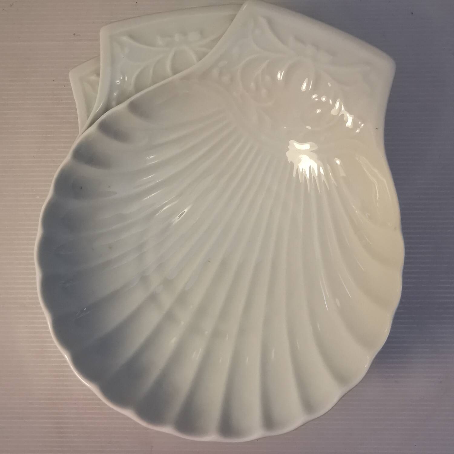 10 small dishes / ramekins / shell-shaped cups. French porcelain