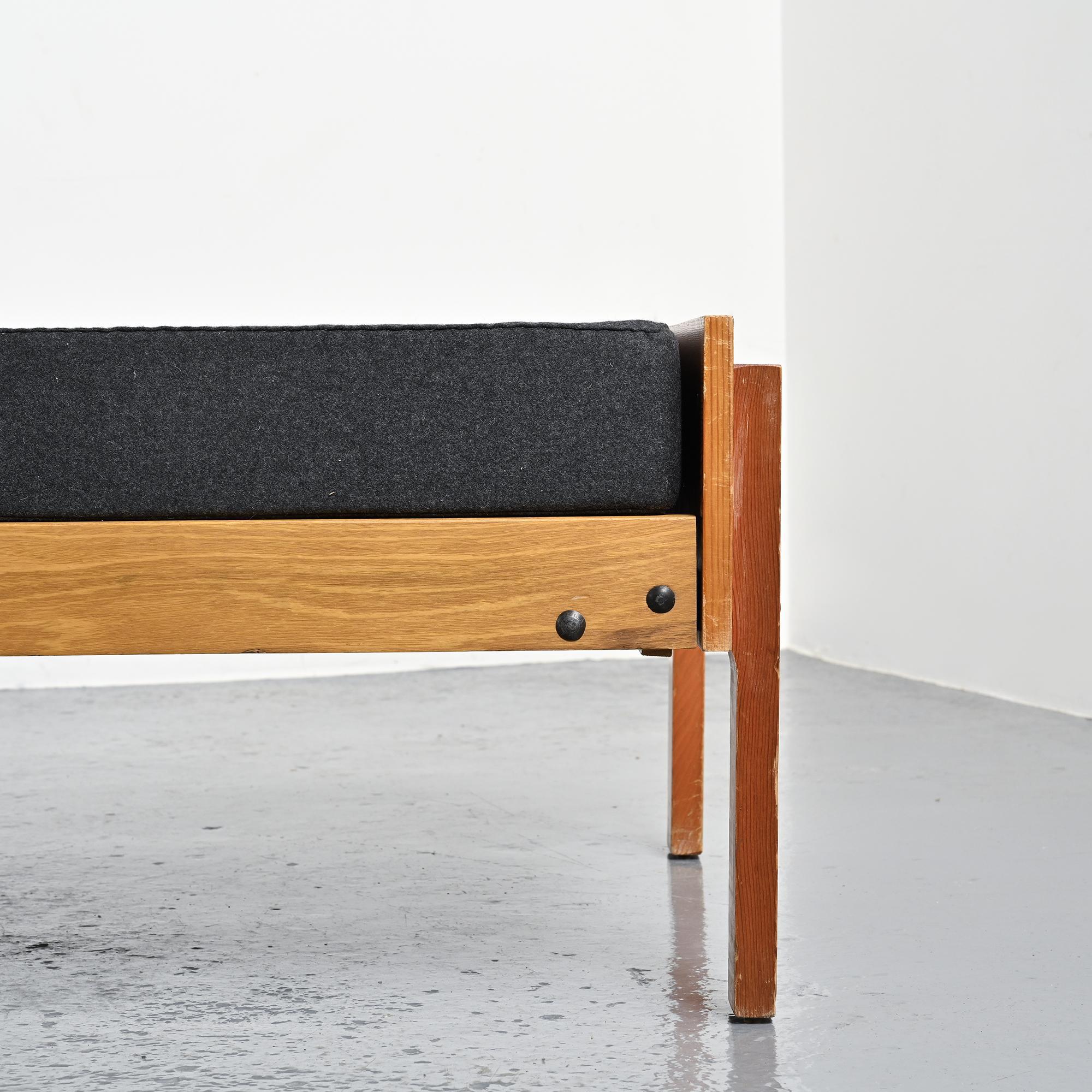 Lit banquette by Pierre Guariche, La Plagne, around 1965.