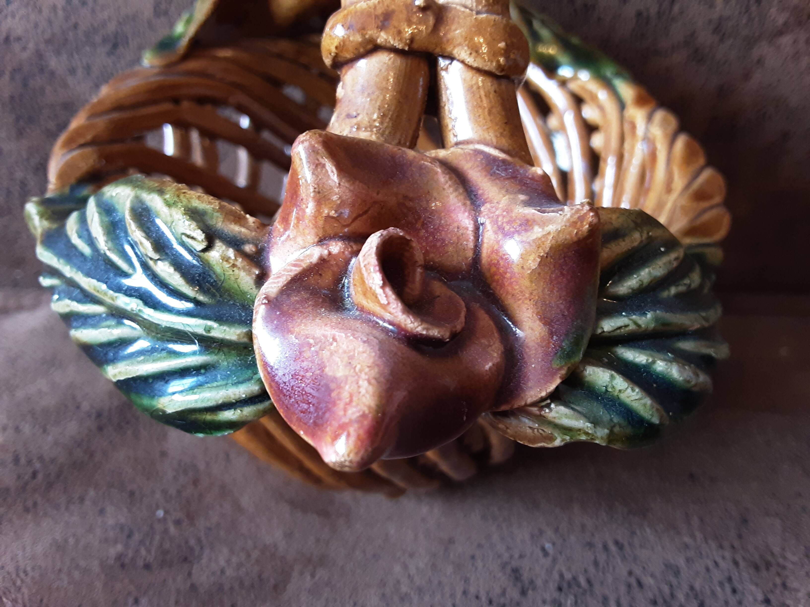 Small barbotine basket