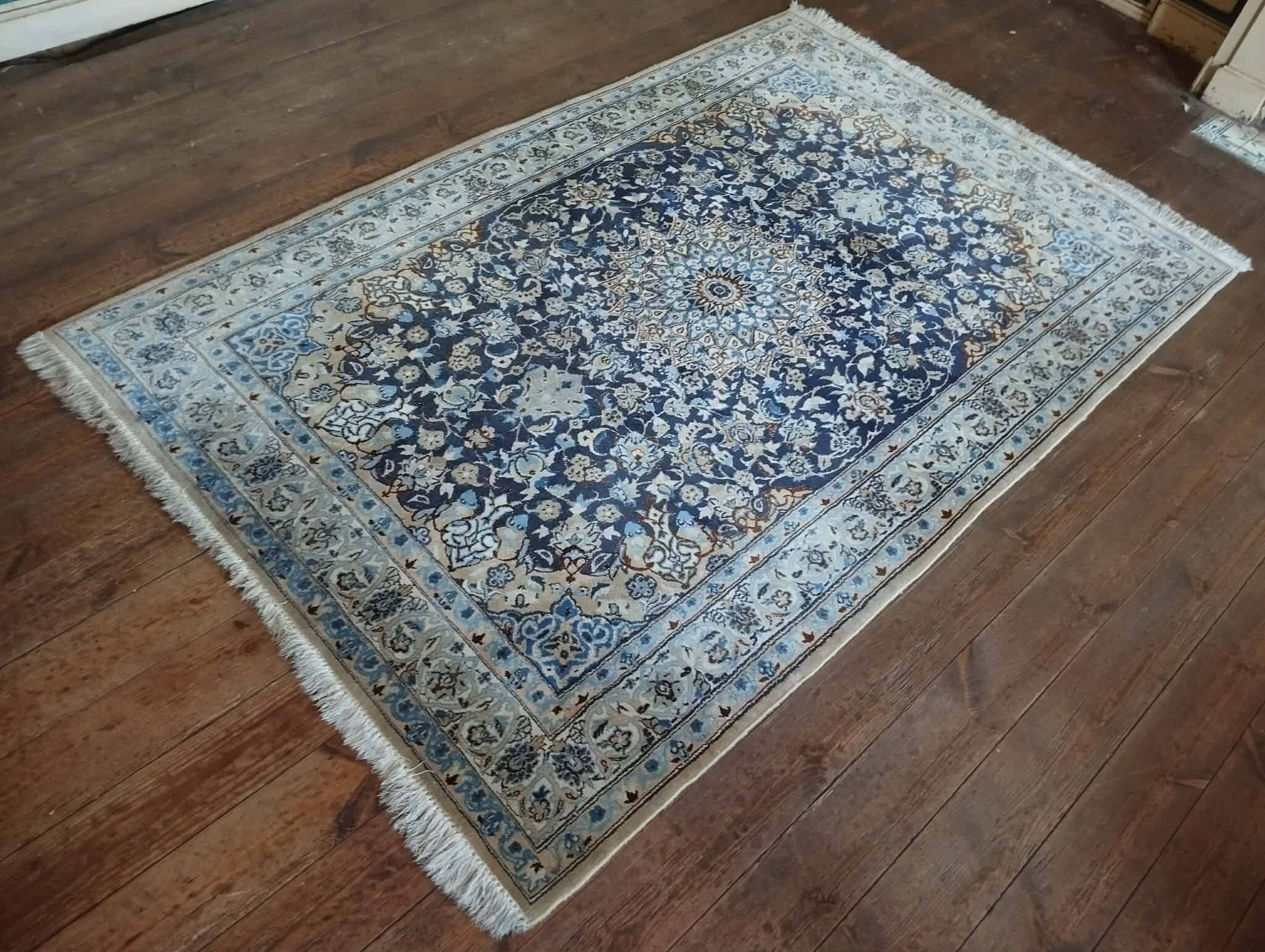 handmade Naïn Persian carpet 192x125cm