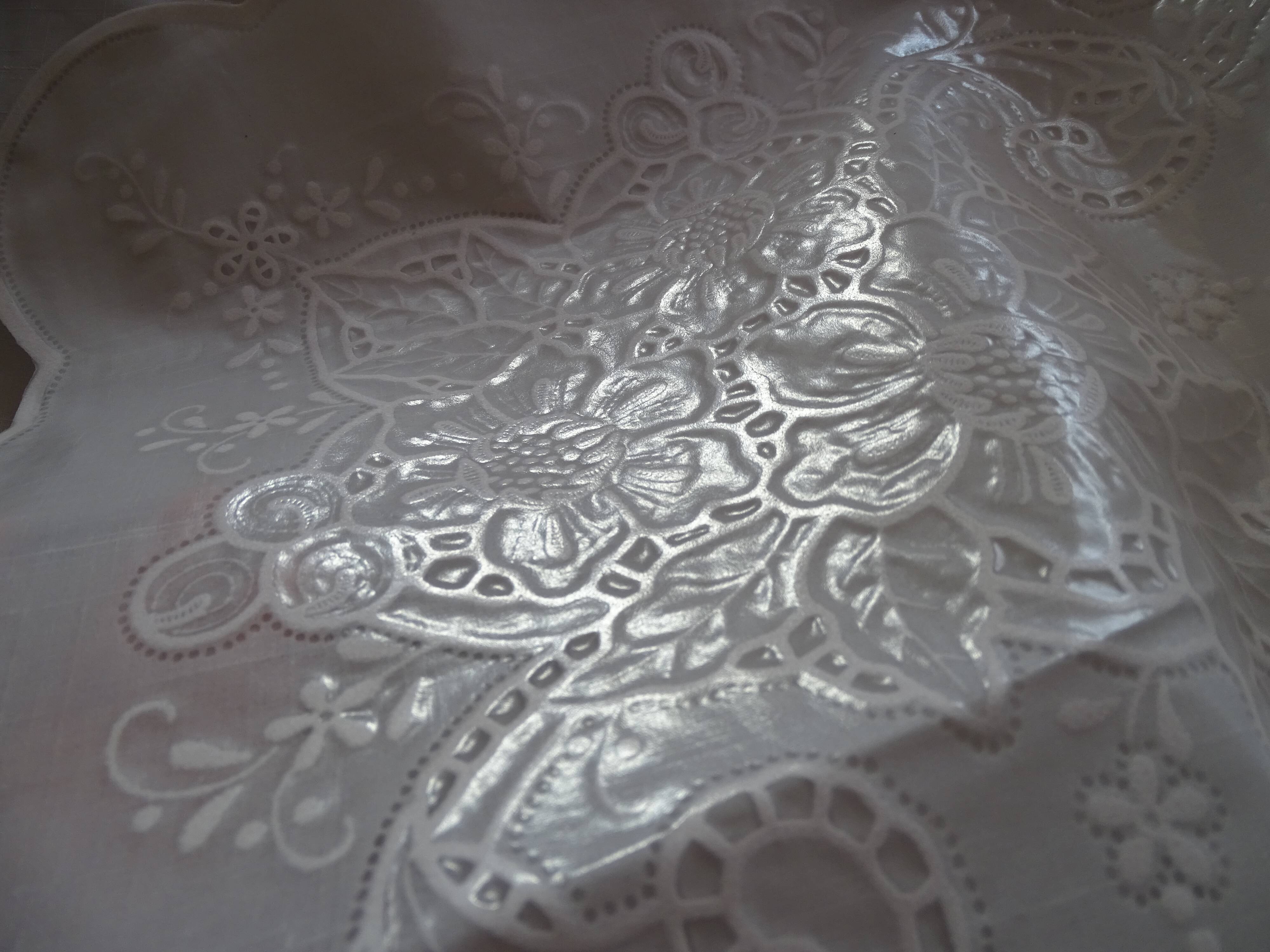 Oilcloth 260 x 150 white flower patterns