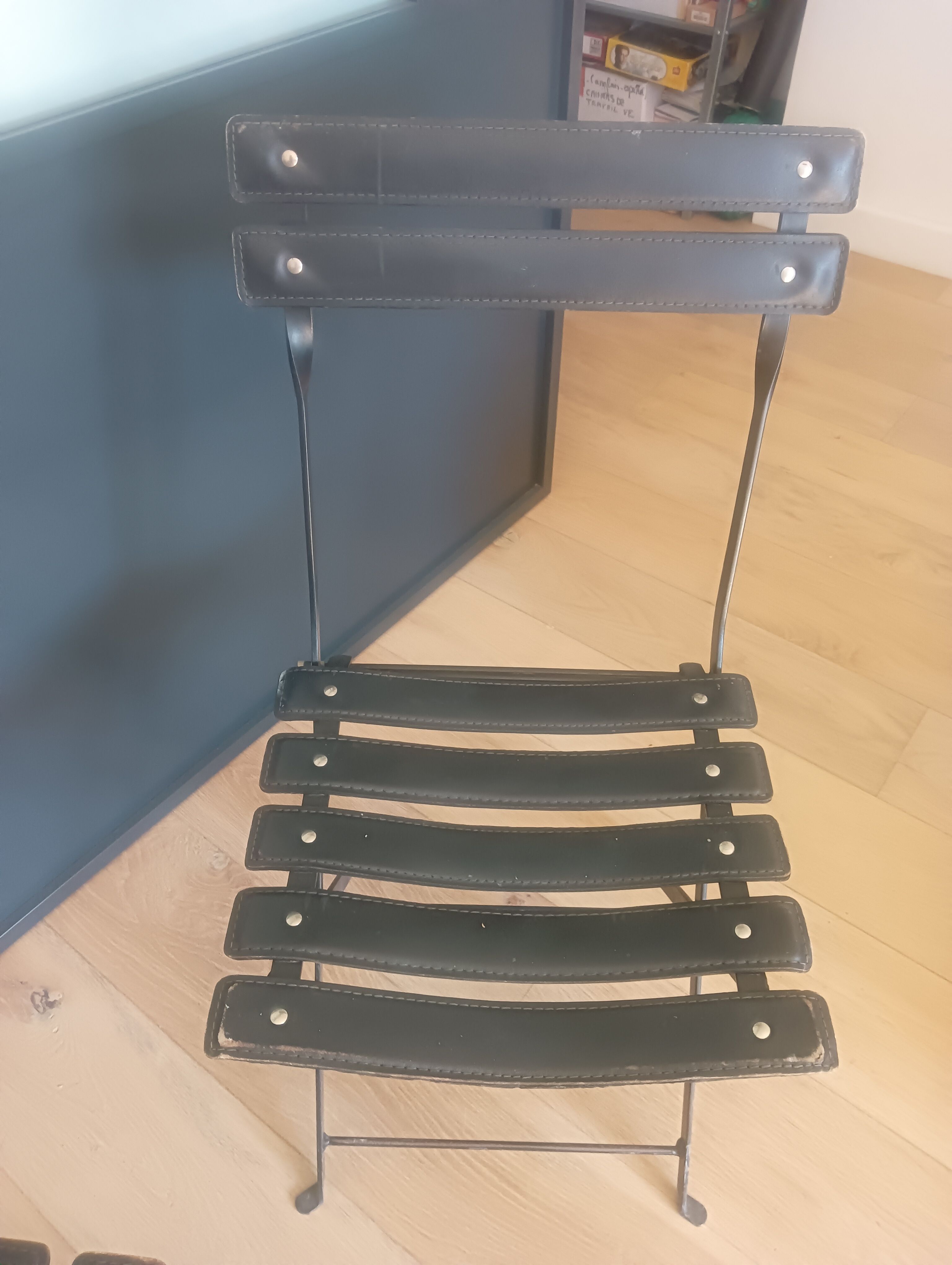Chaise cuir noire pliante Flik