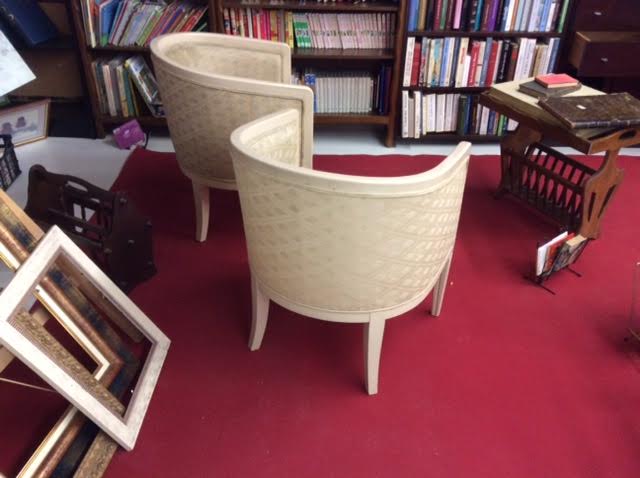 2 toad chairs