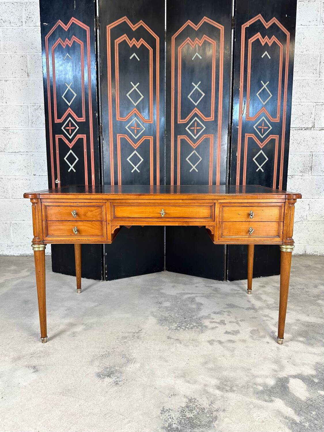 Bureau plat Louis XVI dessus cuir noir