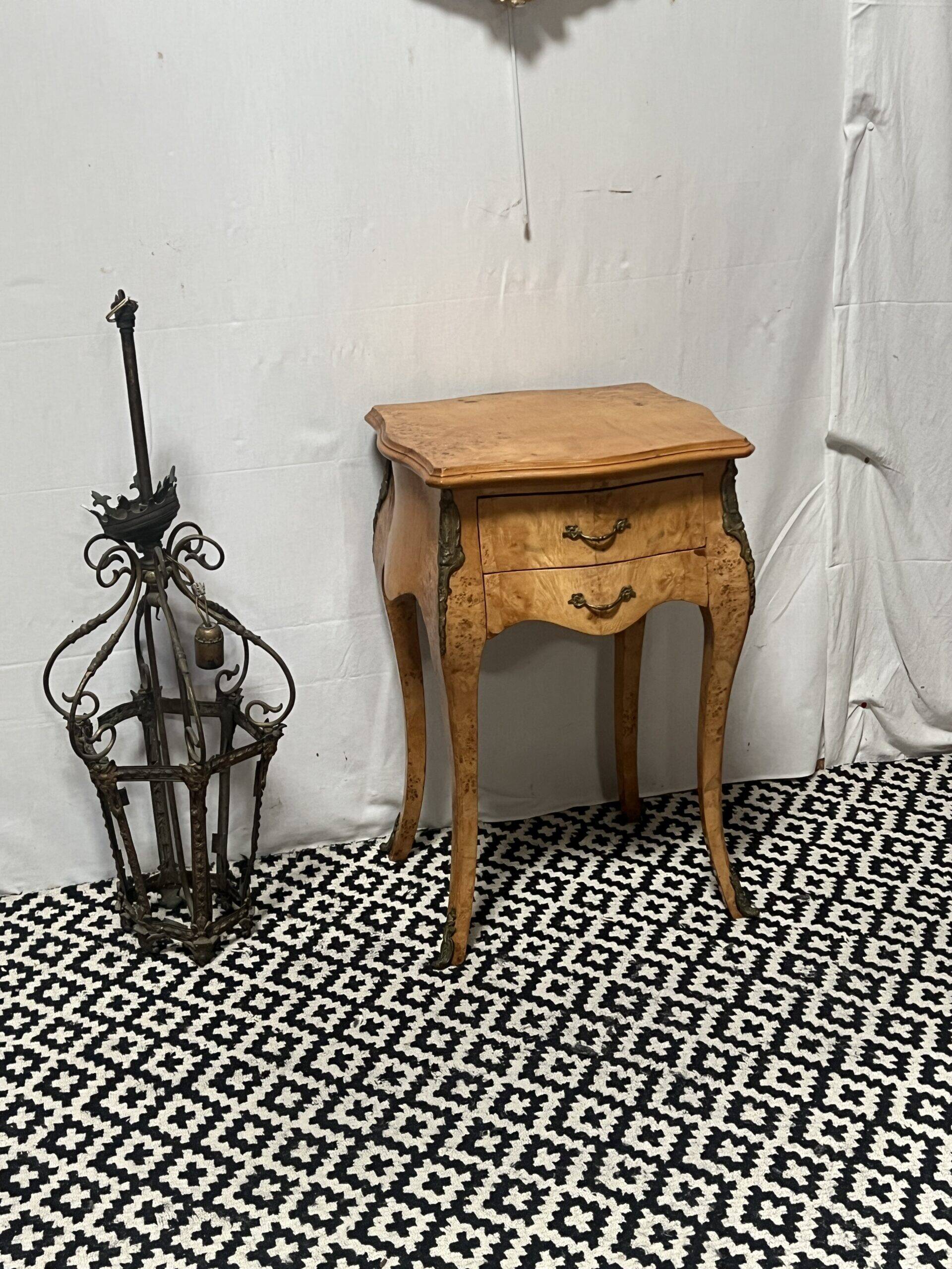 Small side table in burl wood veneer, Louis XV style, 20th century