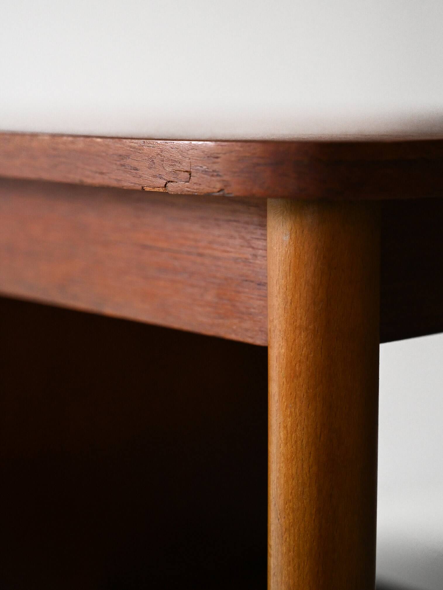 Nordic desk with drawers