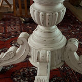 Oval violin table