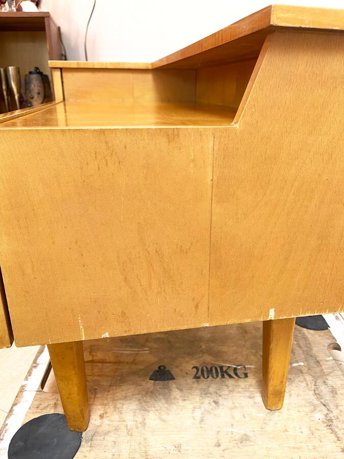 Coiffeuse basse vintage en bois blond – meuble moderniste années 50/60