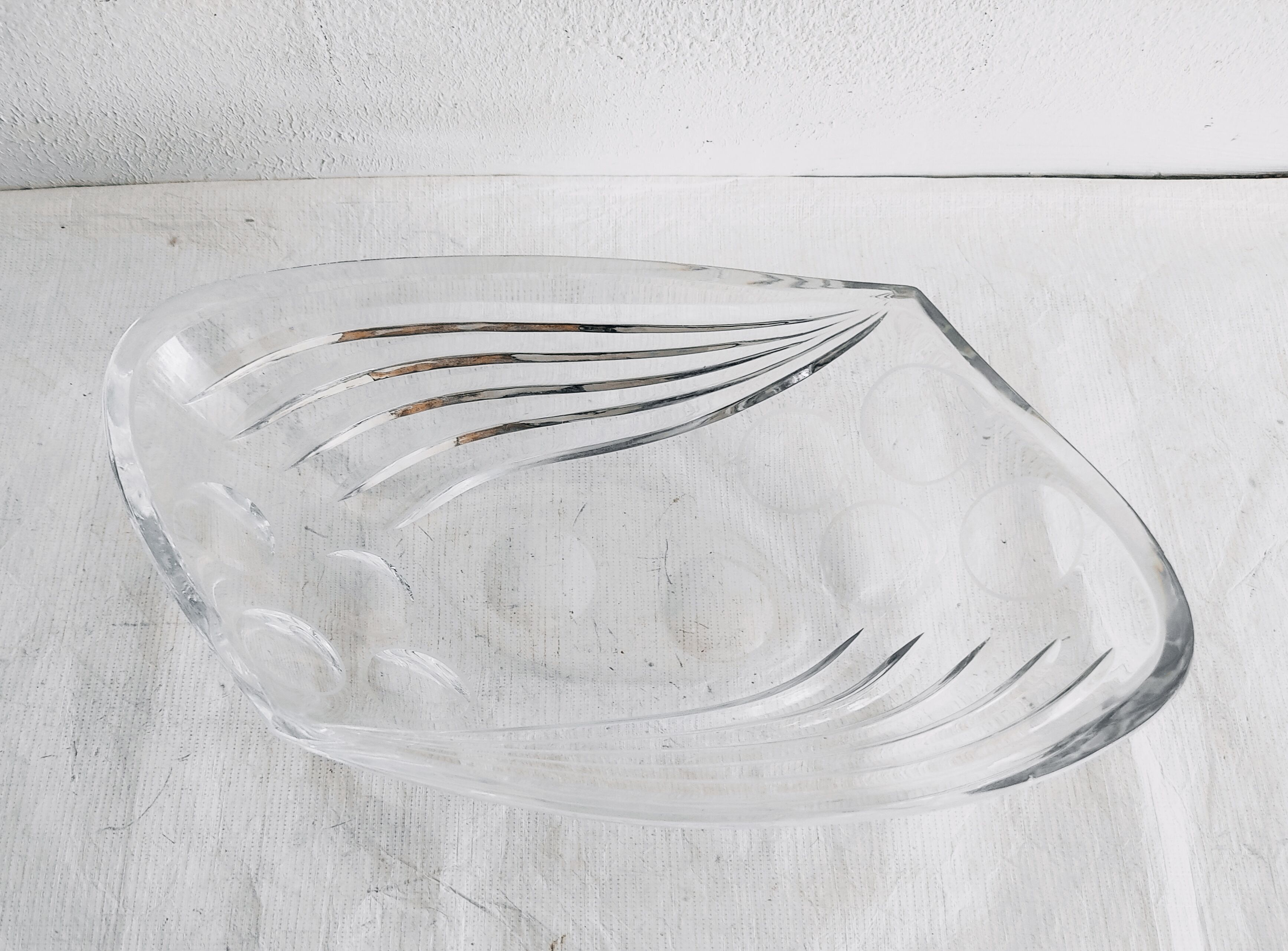 Empty glass pocket with geometric decoration