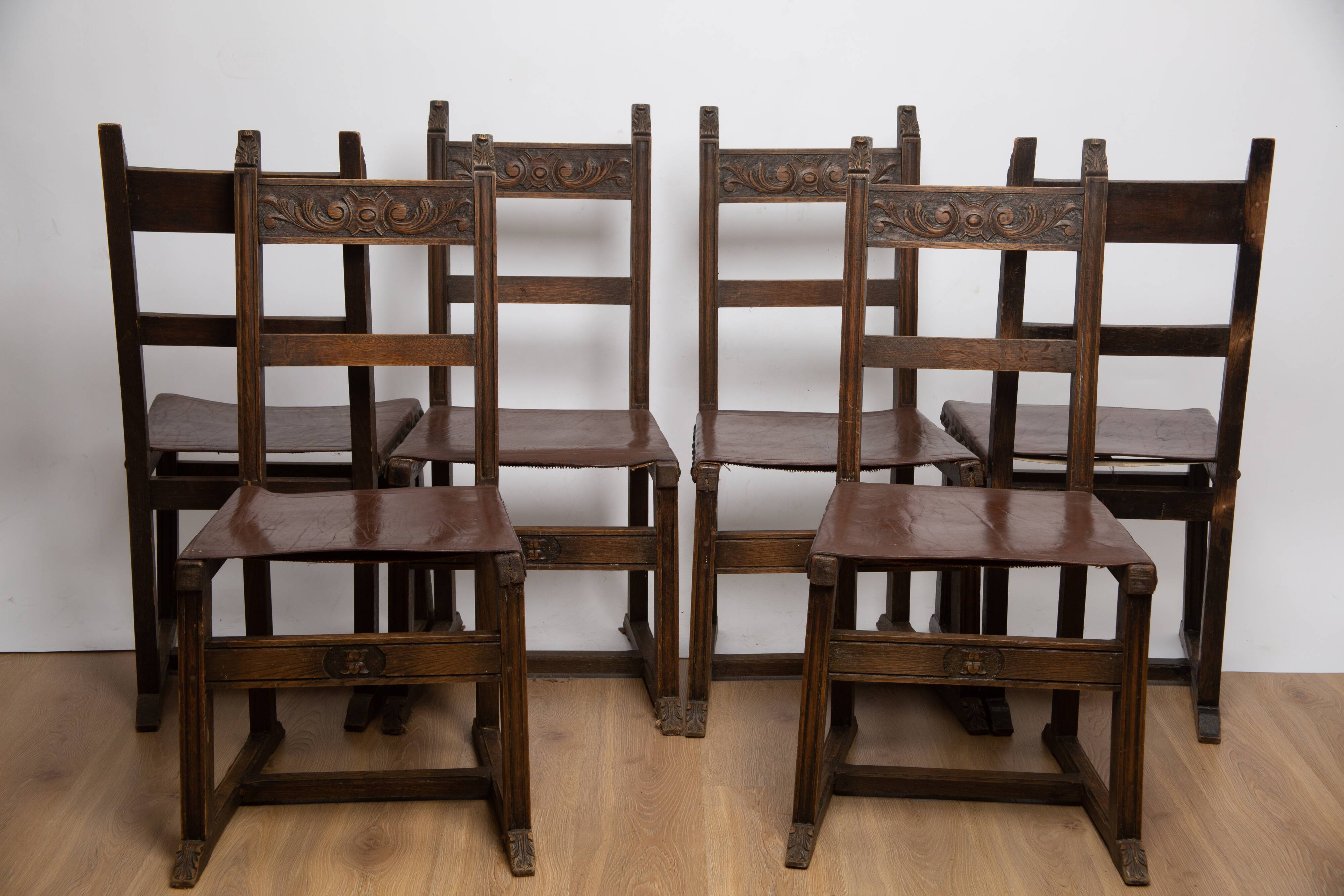 Set of 6 wooden chairs and leather seat