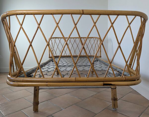 Lit corbeille en rotin