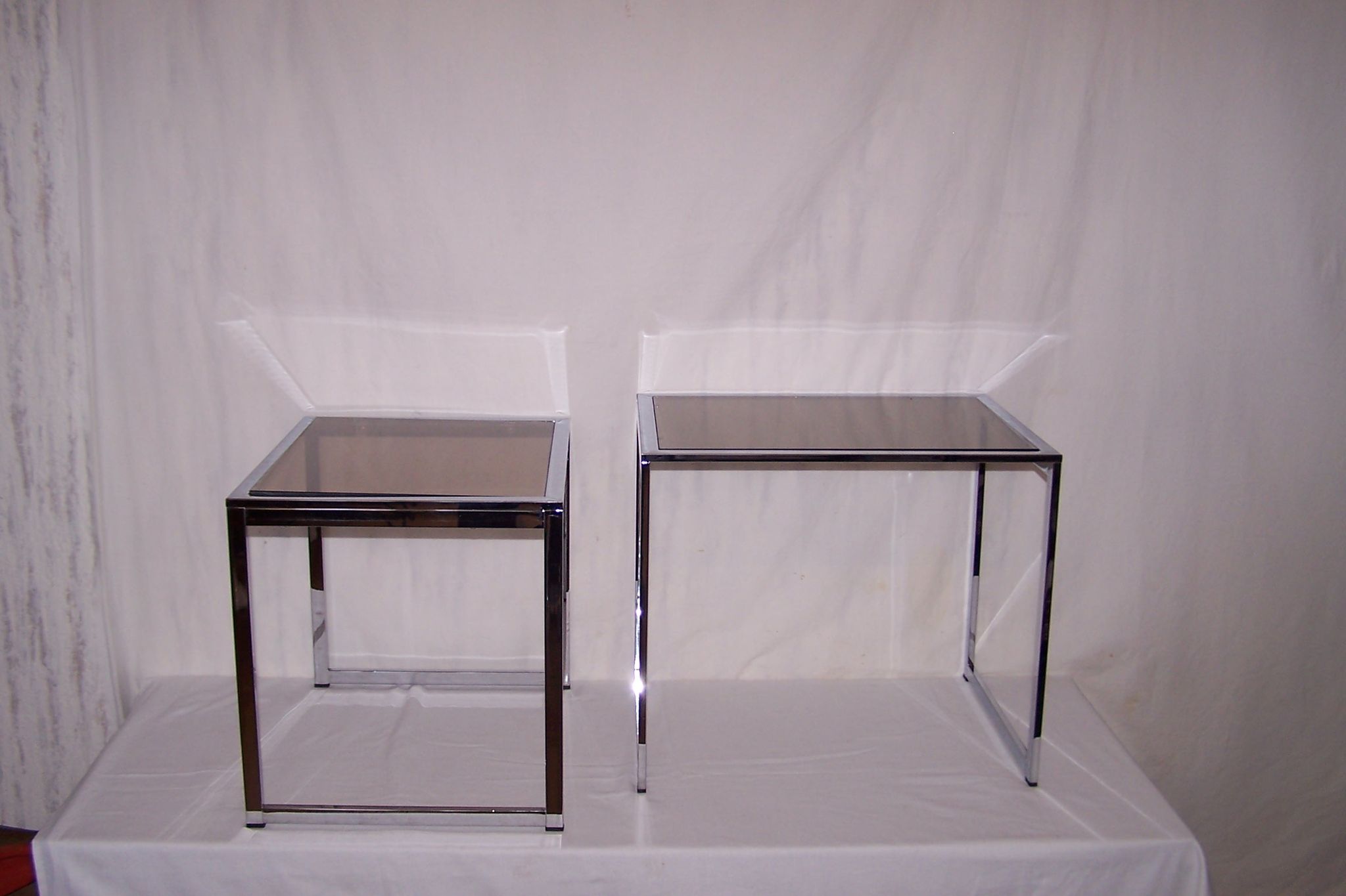 Paire de tables gigogne des années 70