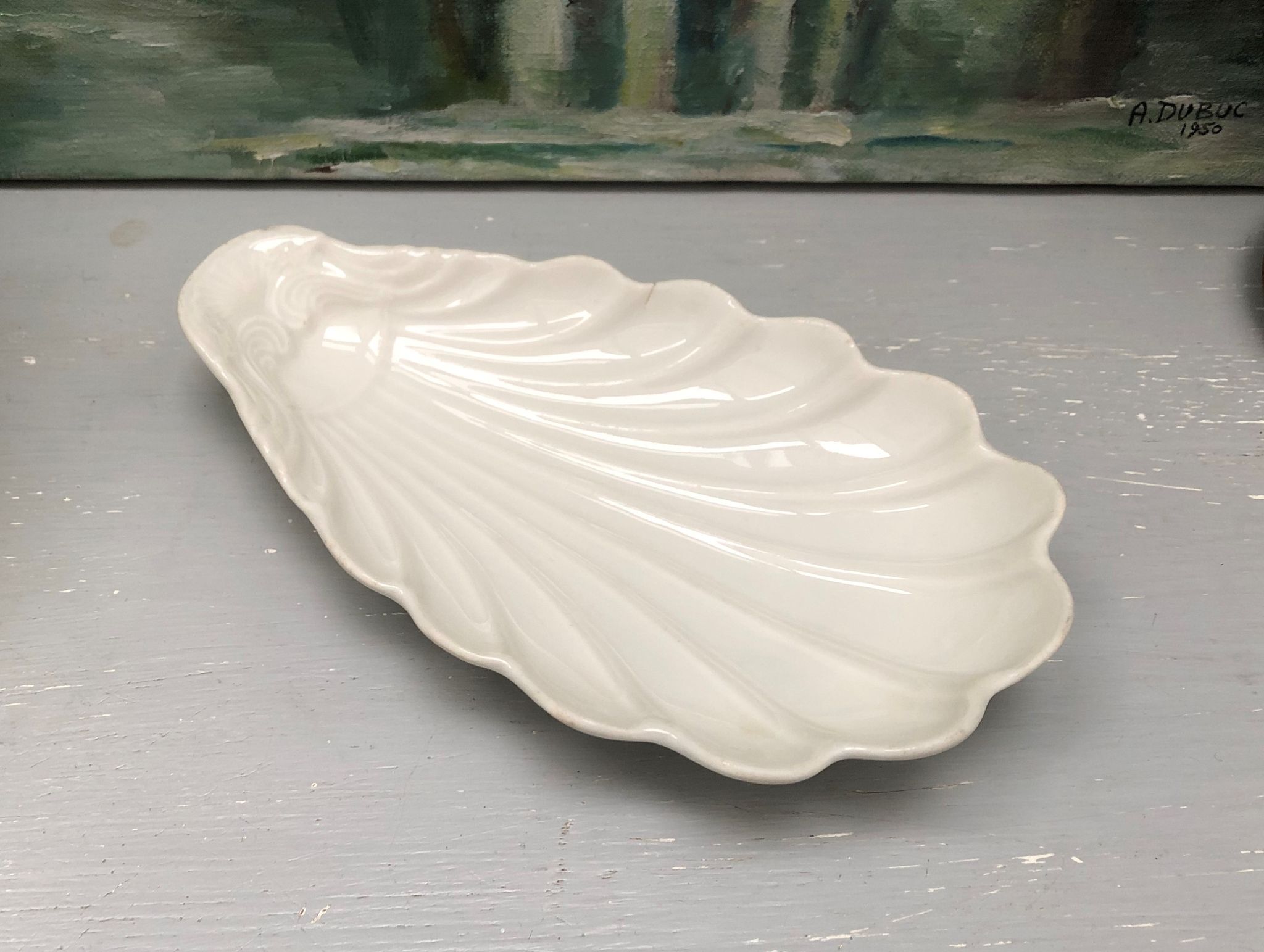 Trinket bowl in antique porcelain, shell-shaped