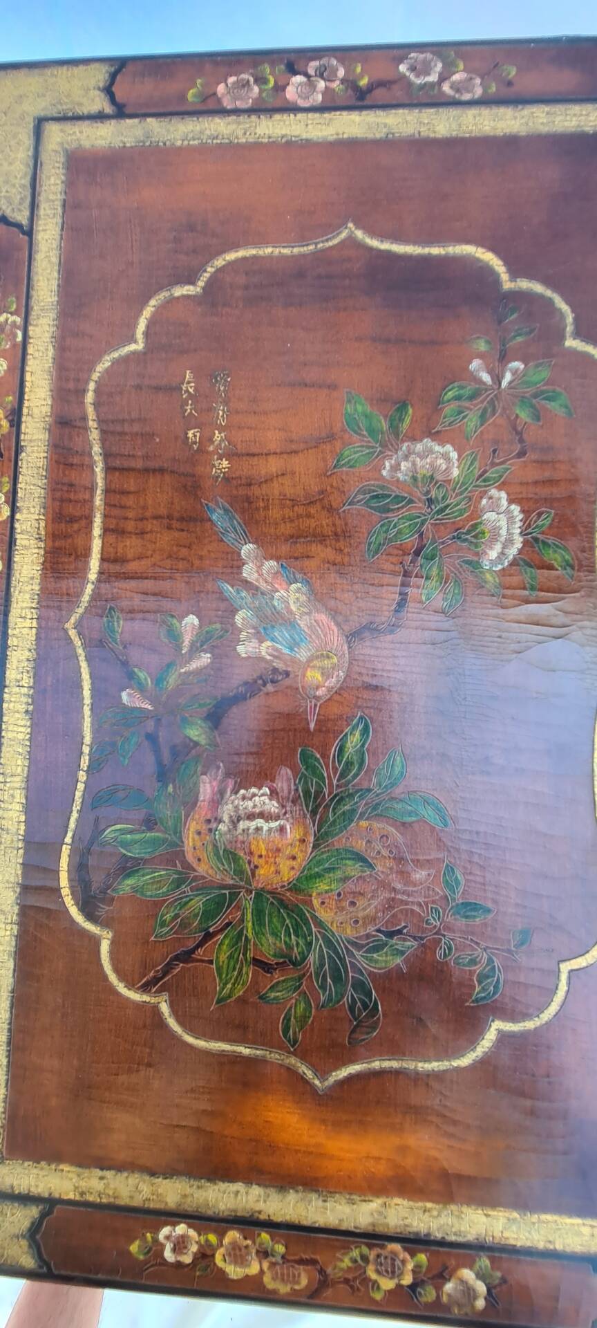 Table basse chinoise laquée type "kang" du XX.