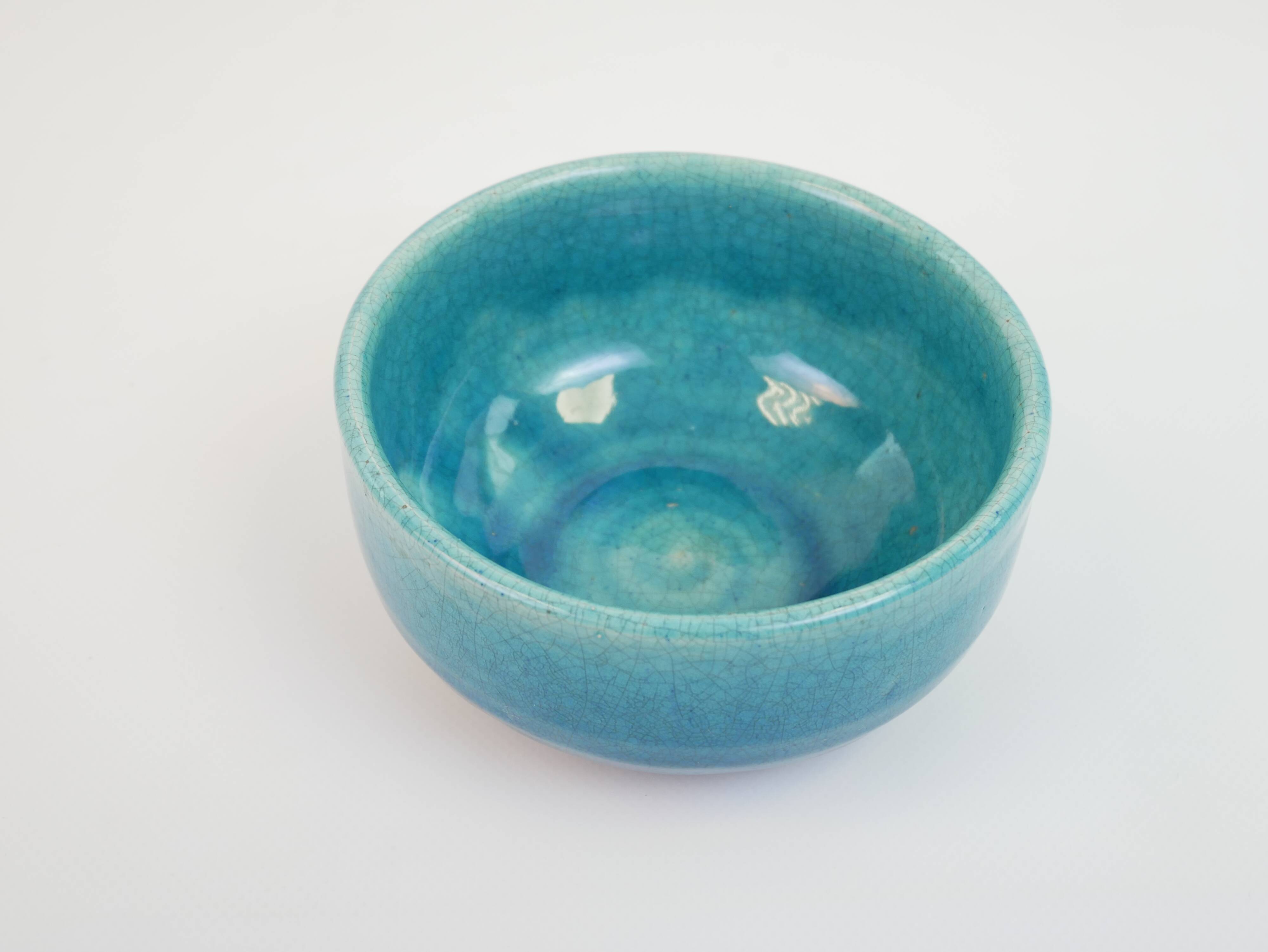 bol en céramique bleu à email craquelé