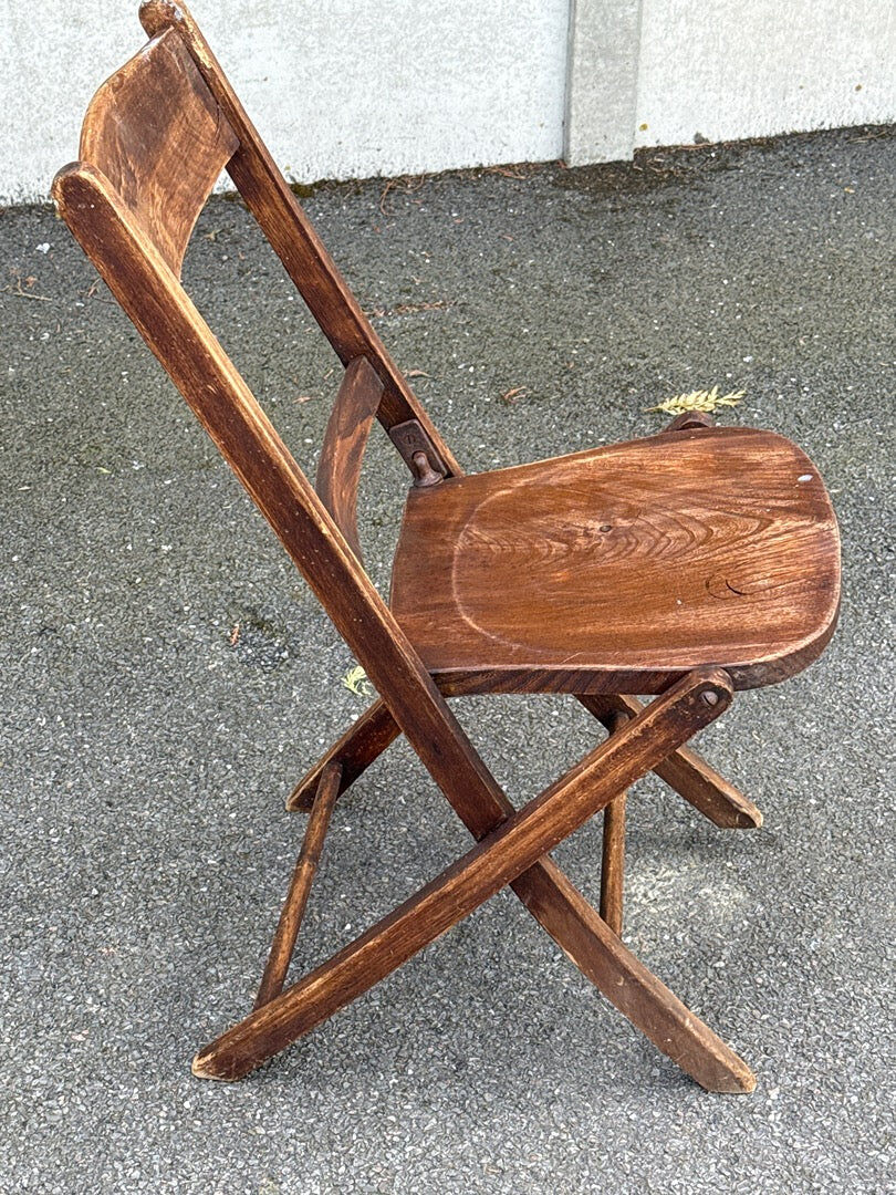 Folding chair – Vintage – Furniture – Patinated wood