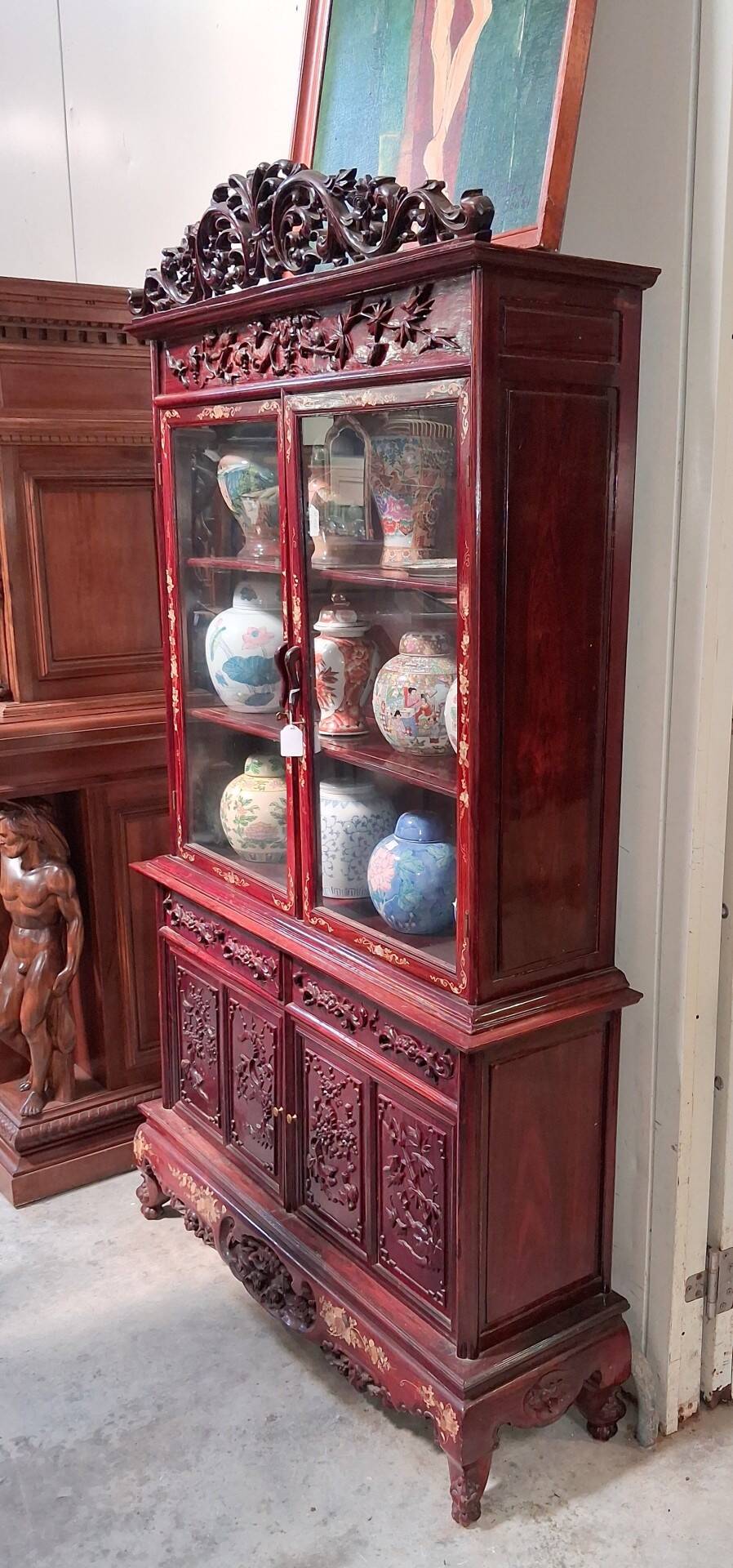 Bibliothèque En Bois Laqué Rouge Sculpté et dorure