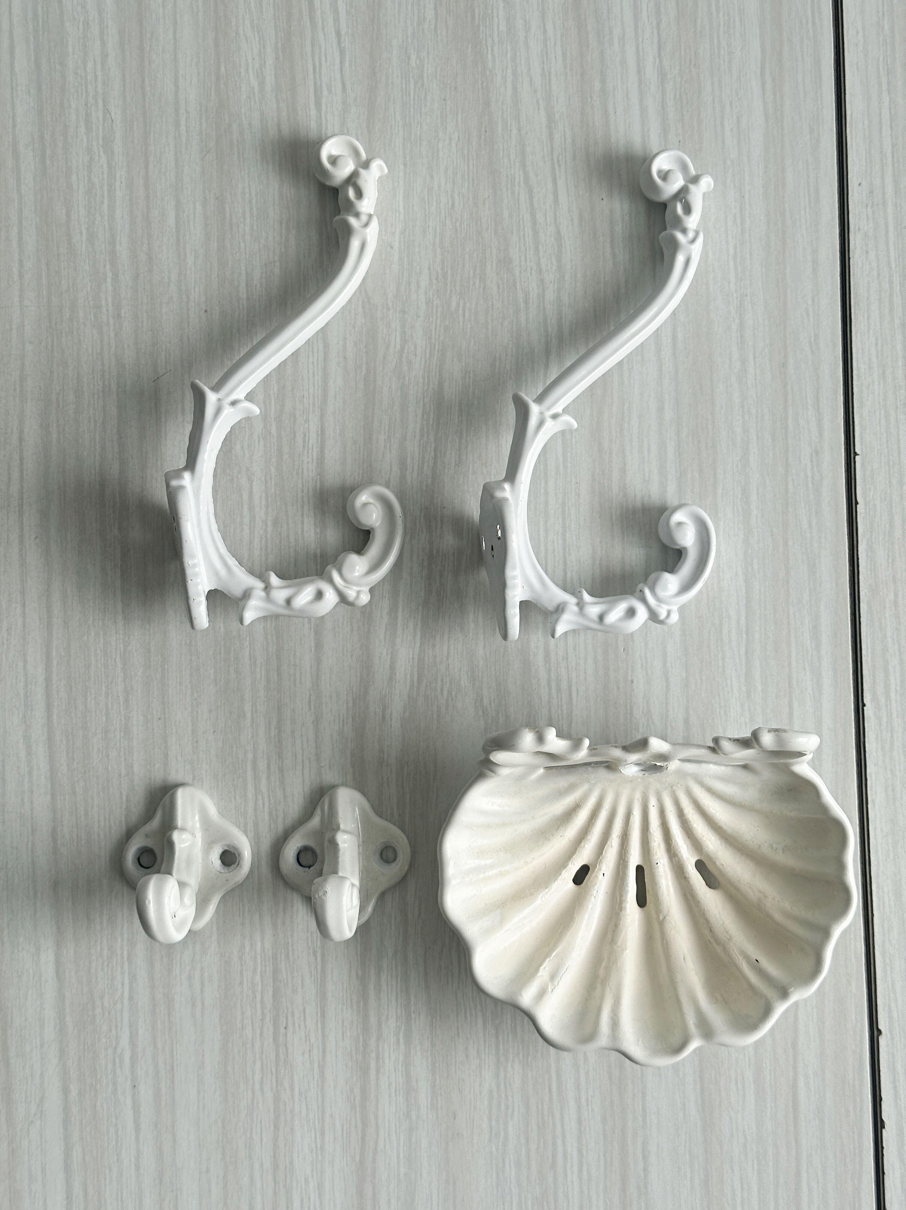 Bathroom décor, hooks, soap dish, white metal hangers.