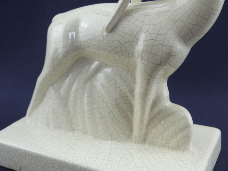 Onnaing, paire de serre-livres antilopes en craquelé Art Déco