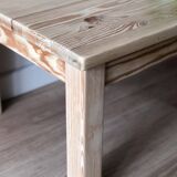 Farmhouse style coffee table, in solid pine